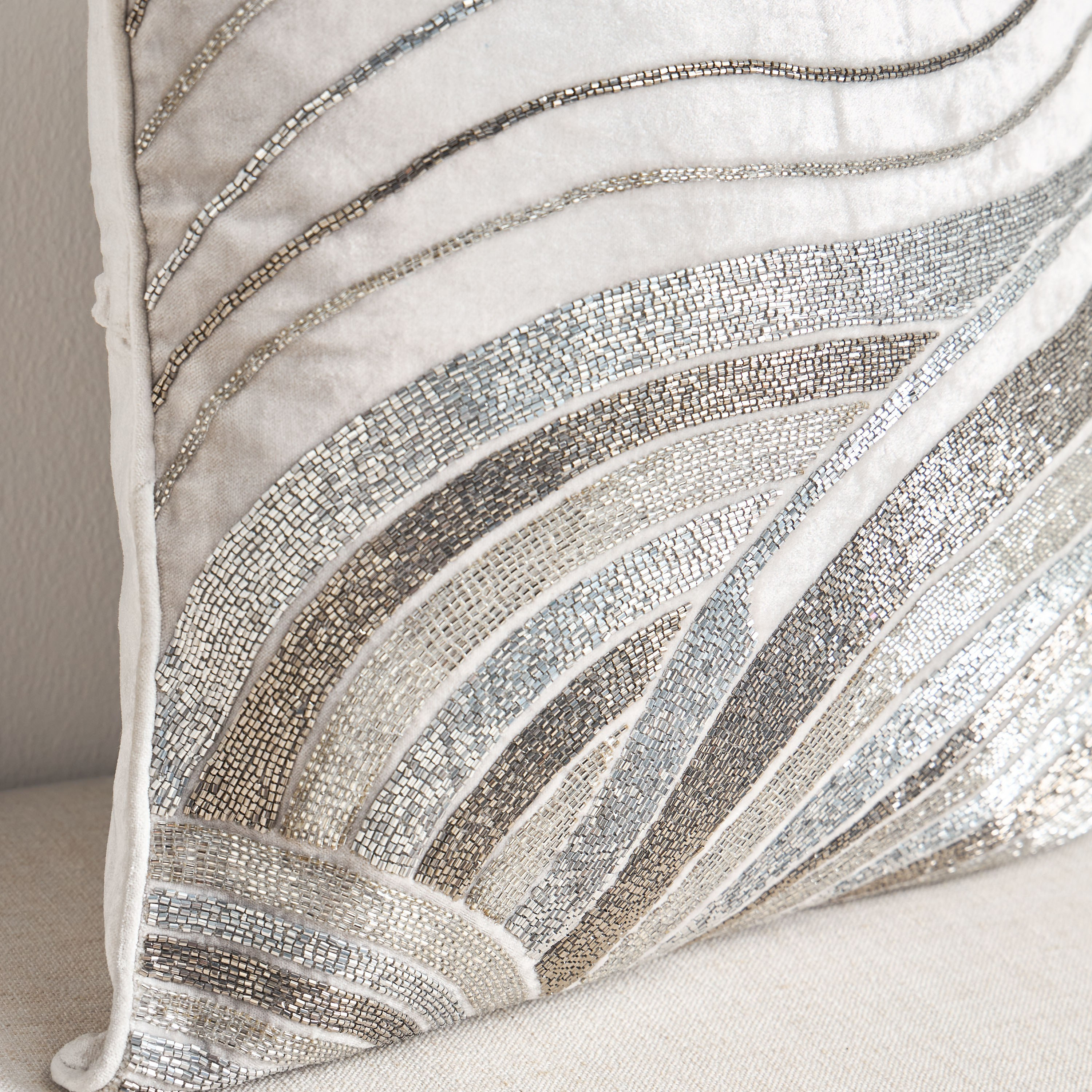 وسادة محشوة مخملية مزينة بالخرز - لوترو - 50x50×50 سم-household-cushionsandthrows-filledcushions-decorativecushions-image-2