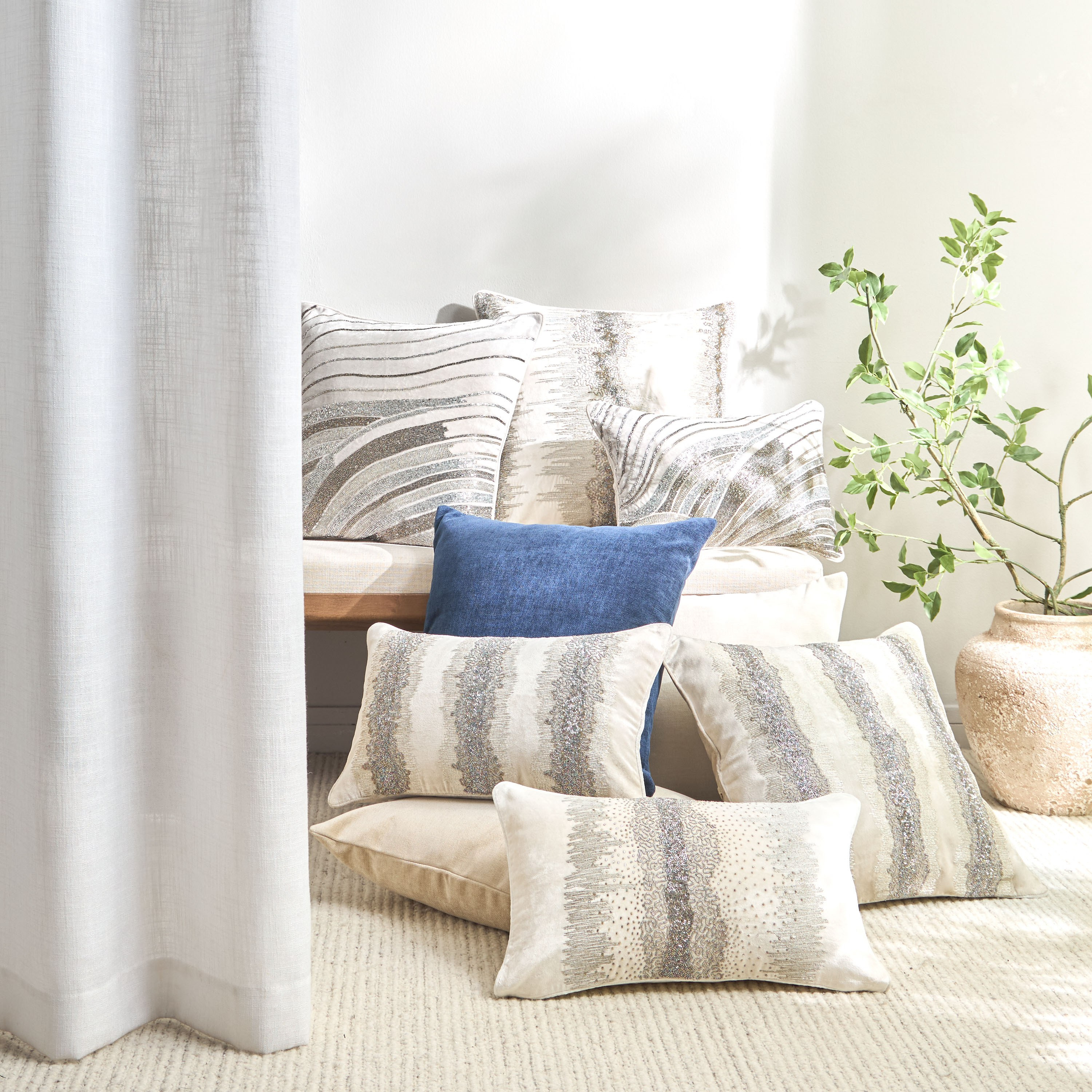 وسادة محشوة مخملية مزينة بالخرز - لوترو - 50x50×50 سم-household-cushionsandthrows-filledcushions-decorativecushions-image-4