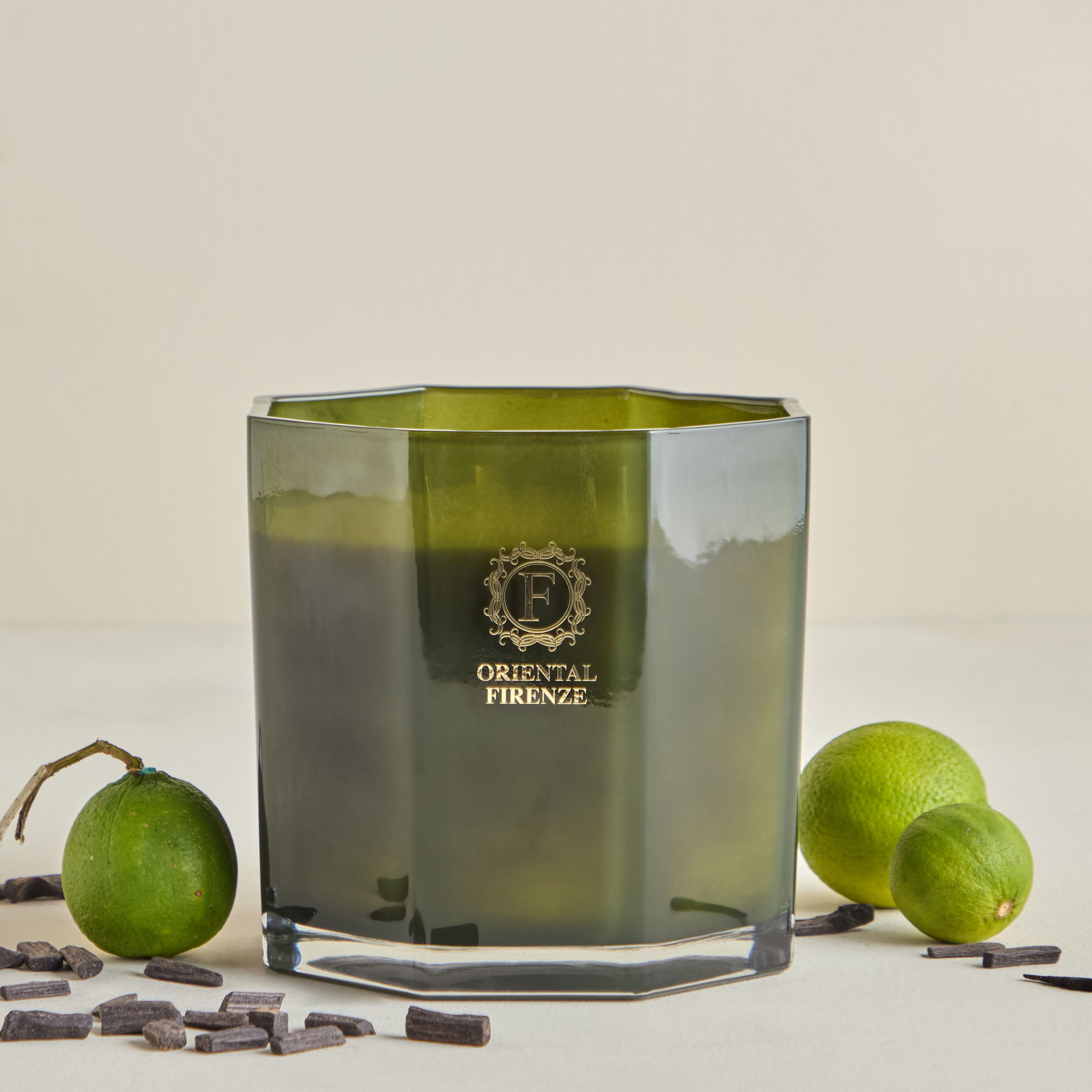 جرة شمع معطرة برائحة العود والبرغموت - أورينتال فيرينزي - 72 ساعة-household-homefragrance-candles-image-1