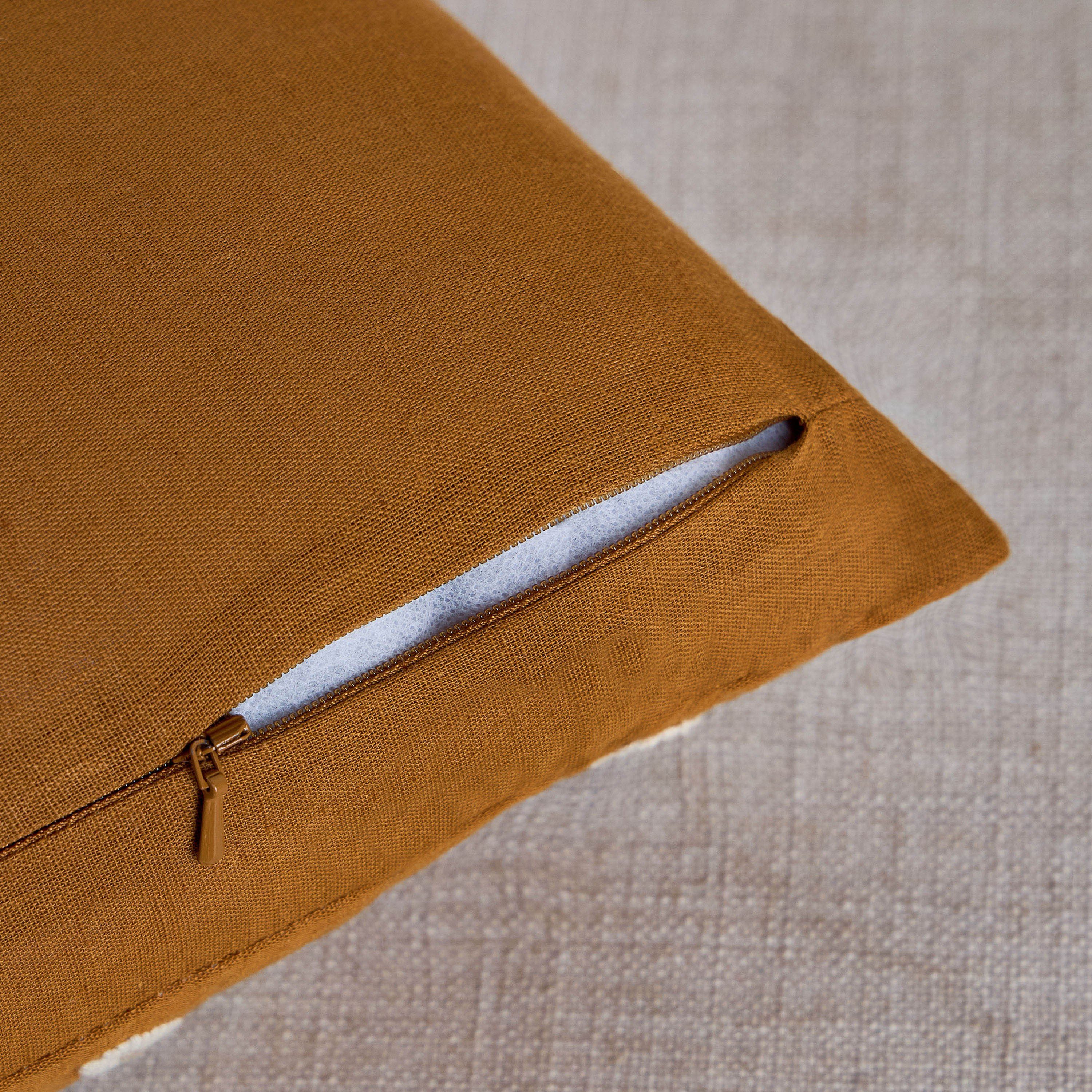 وسادة محشوة بتطريز زهور - نارا - 30x50 سم-household-cushionsandthrows-filledcushions-decorativecushions-image-3