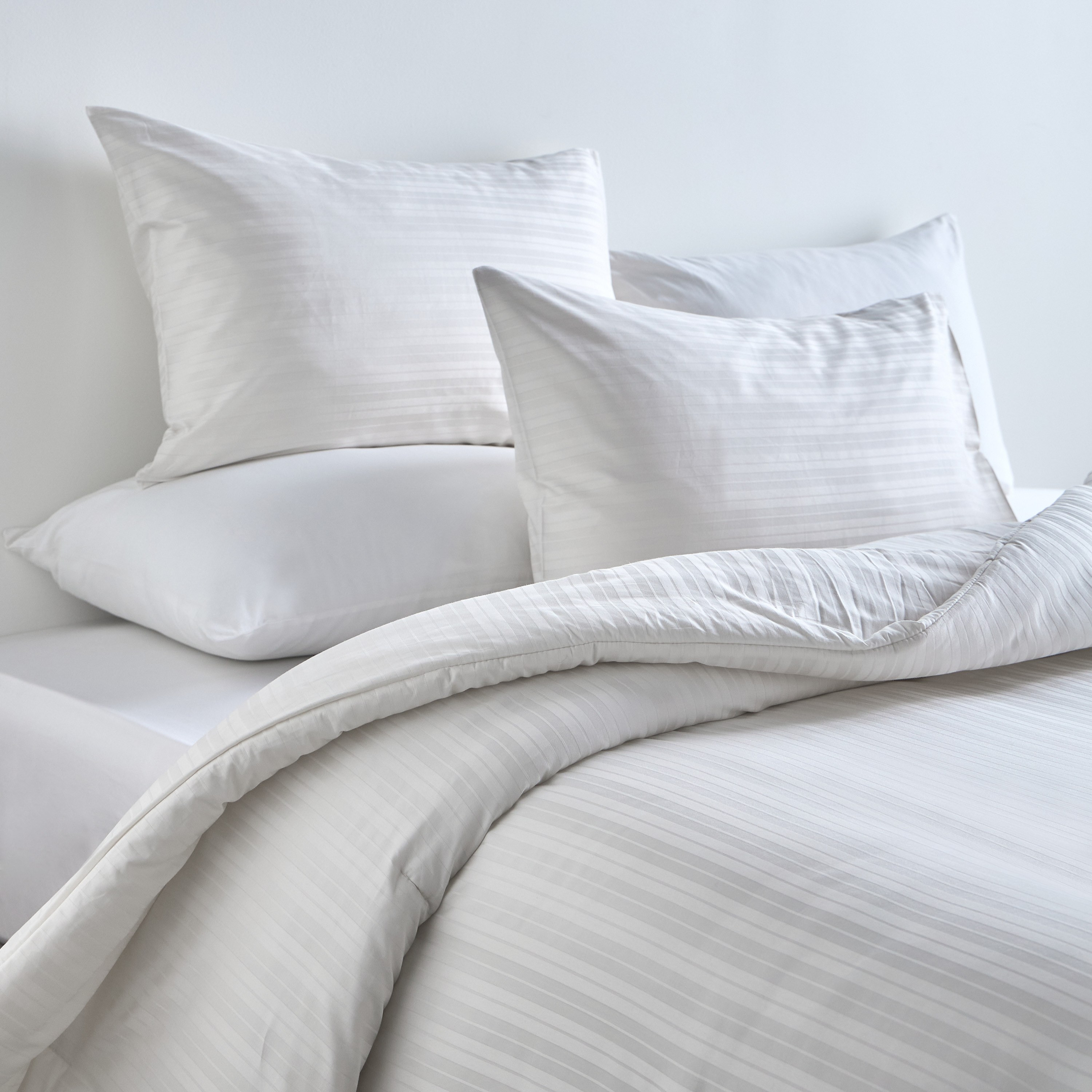 Elara Cotton Sateen 300 Thread Count 3-Piece Full Comforter Set - 160x240 cm-household-bedding-comfortersandbedspreads-comforters-image-1