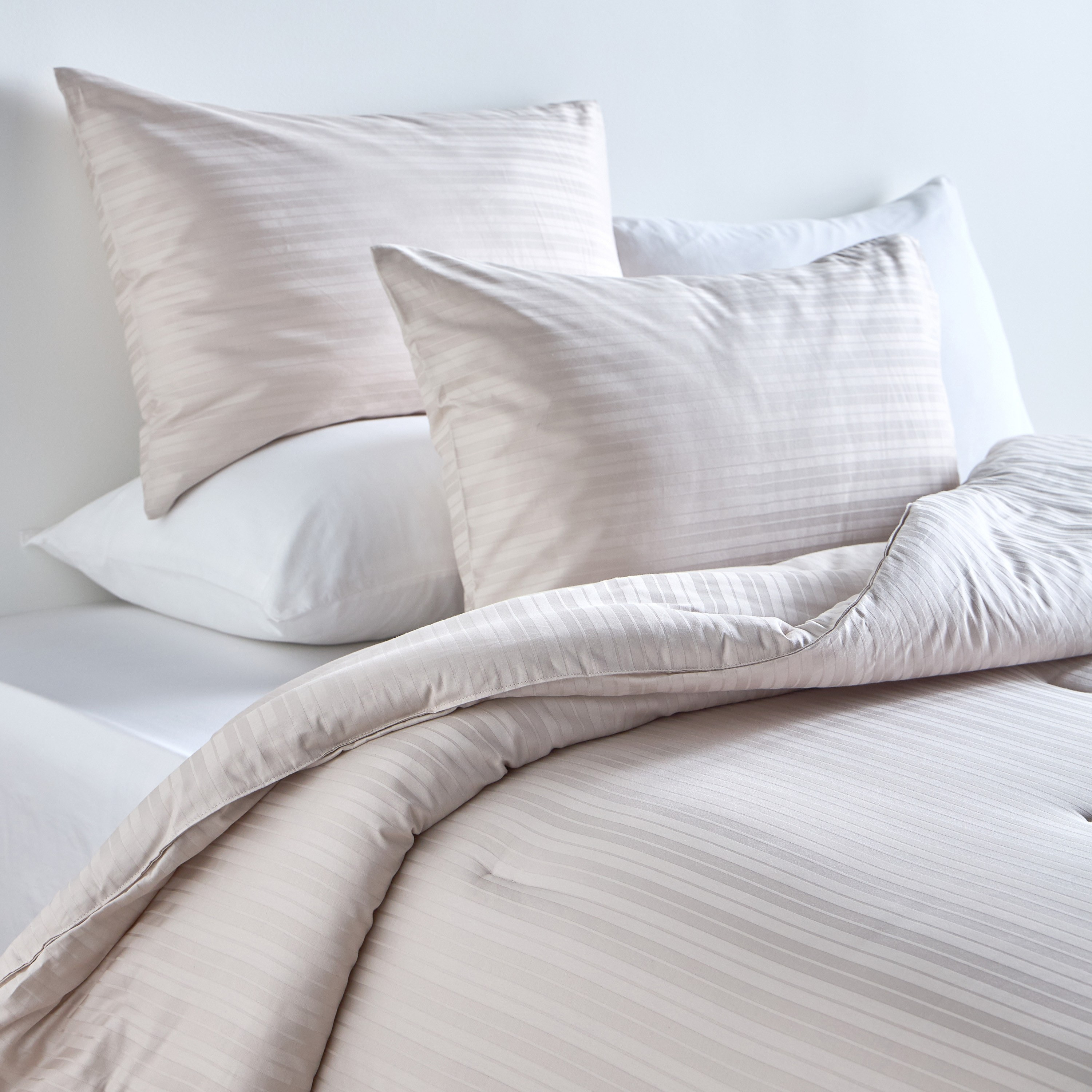 Elara Cotton Sateen 300 Thread Count 3-Piece Queen Comforter Set - 200x240 cm-household-bedding-comfortersandbedspreads-comforters-image-1