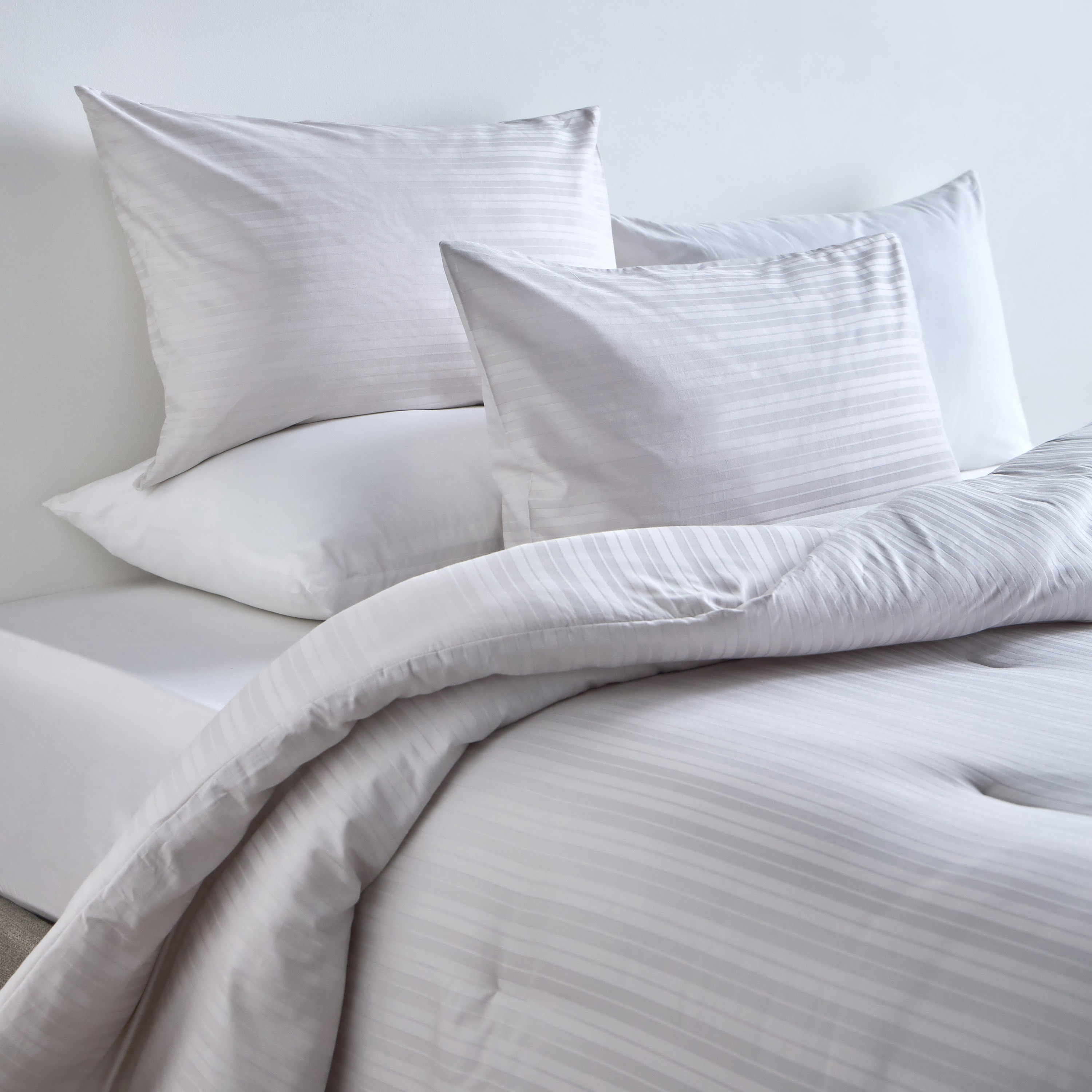 Elara Cotton Sateen 300 Thread Count 3-Piece Queen Comforter Set - 200x240 cm-household-bedding-comfortersandbedspreads-comforters-image-1