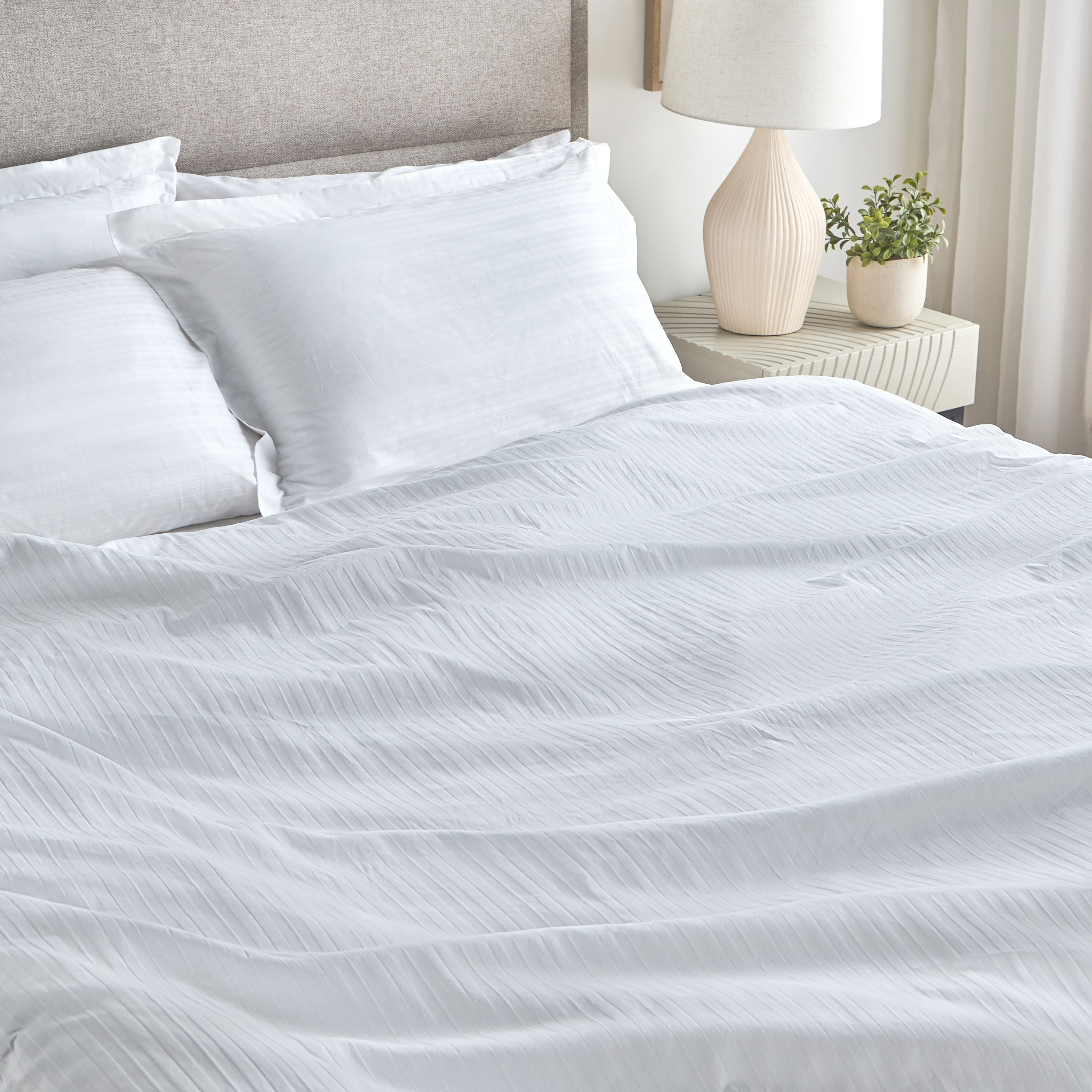 Elara Cotton Sateen 300 Thread Count 3-Piece King Duvet Cover Set - 220x230 cm-household-bedding-duvetandcovers-duvetcovers-image-6
