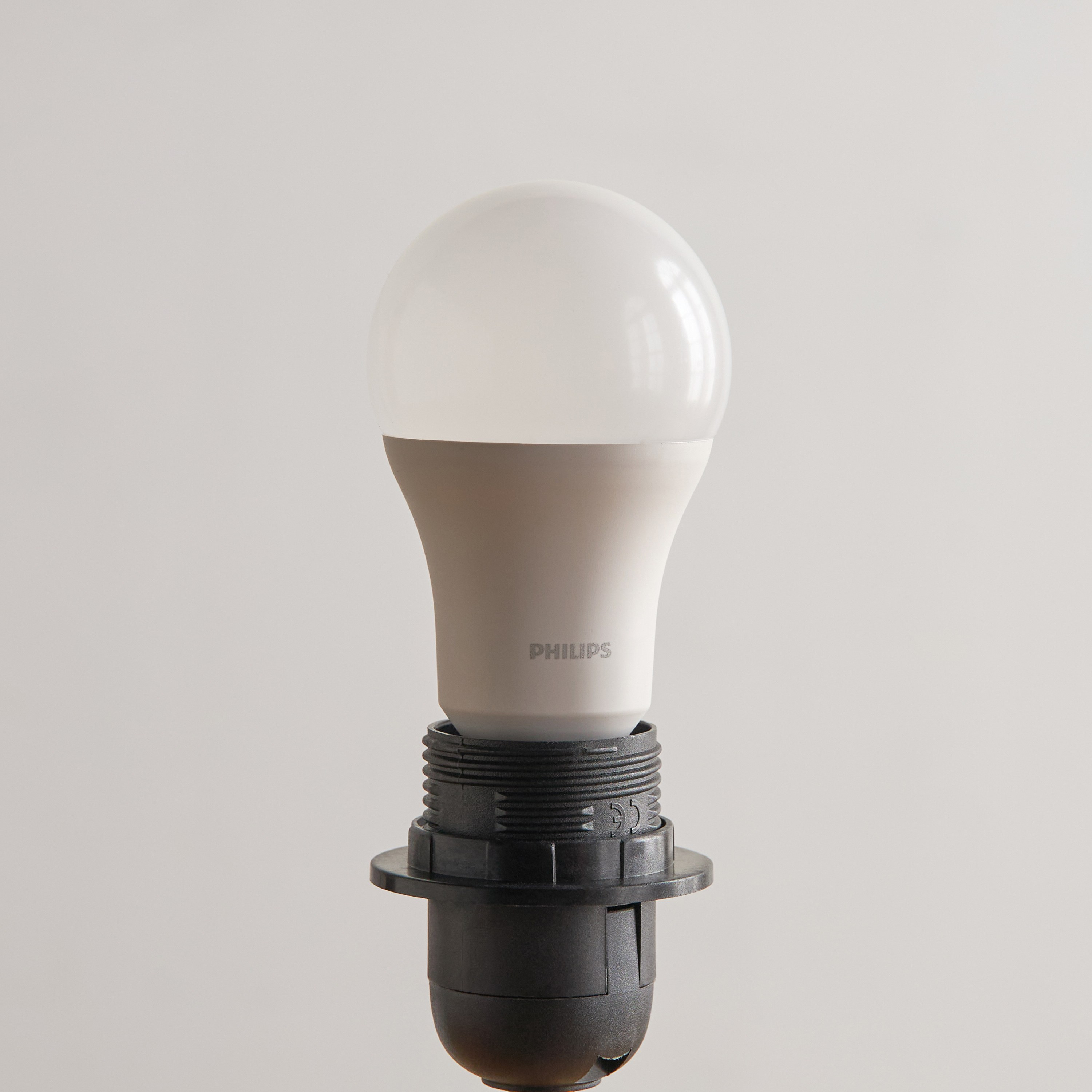Philips LED A60 Bulb - E27 13W 1450 Lumen Warm White-household-lighting-bulbsandbatteries-bulbs-image-2