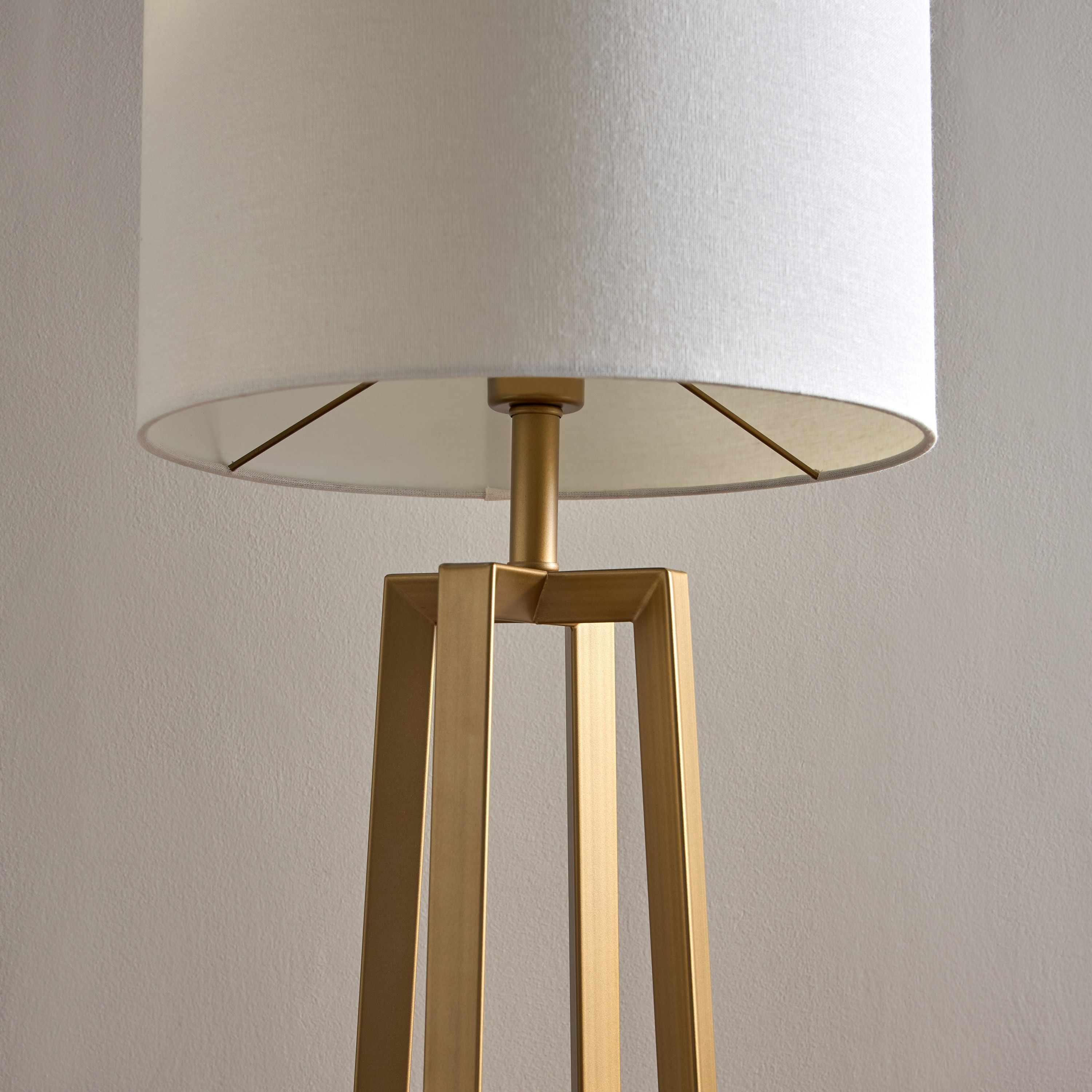 Venados Metal Table Lamp - 70 cm-household-lighting-tableanddesklamps-image-3