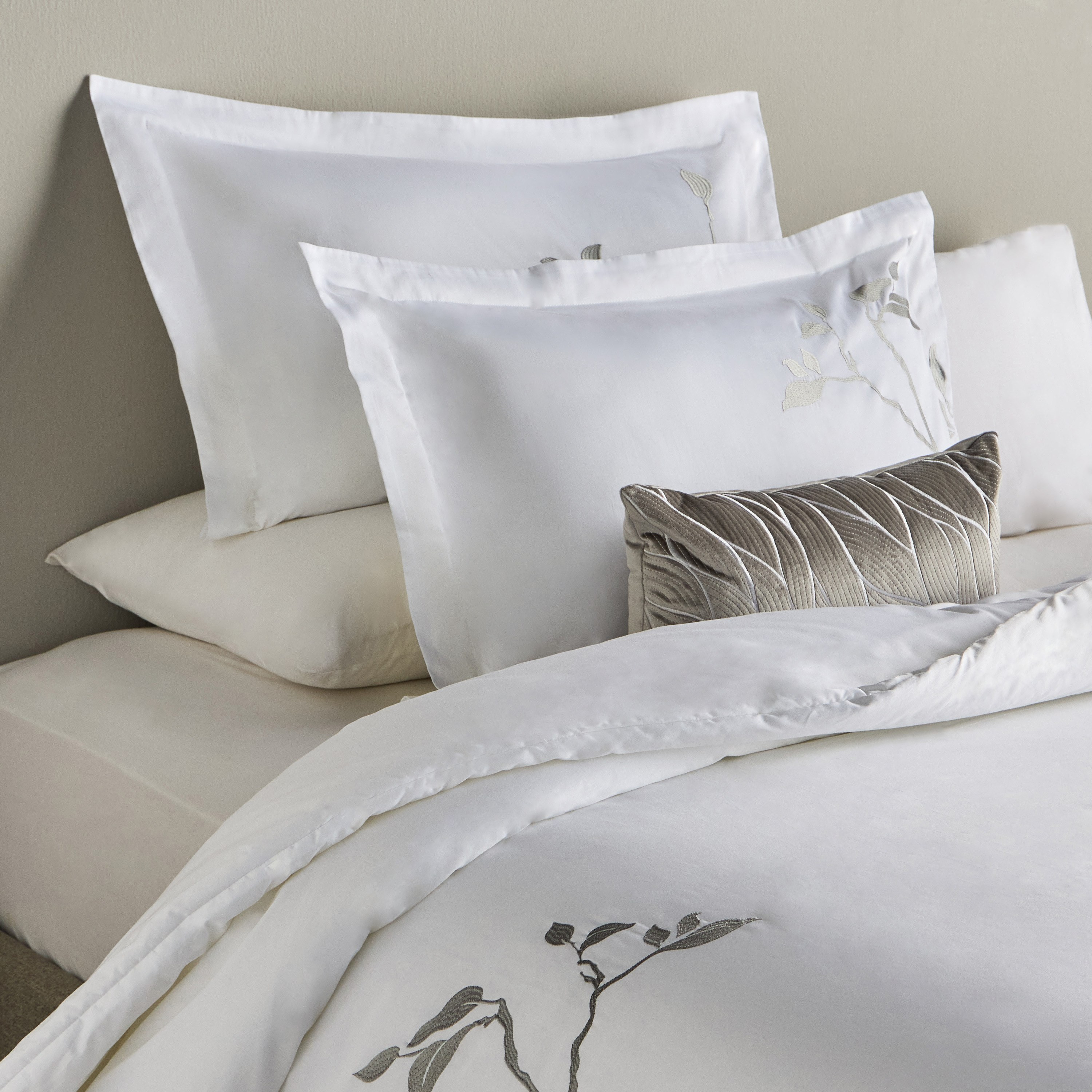 Frond Cotton Embroidered 300 Thread Count 4-Piece Super King Comforter Set - 240x260 cm-household-bedding-comfortersandbedspreads-comforters-image-1