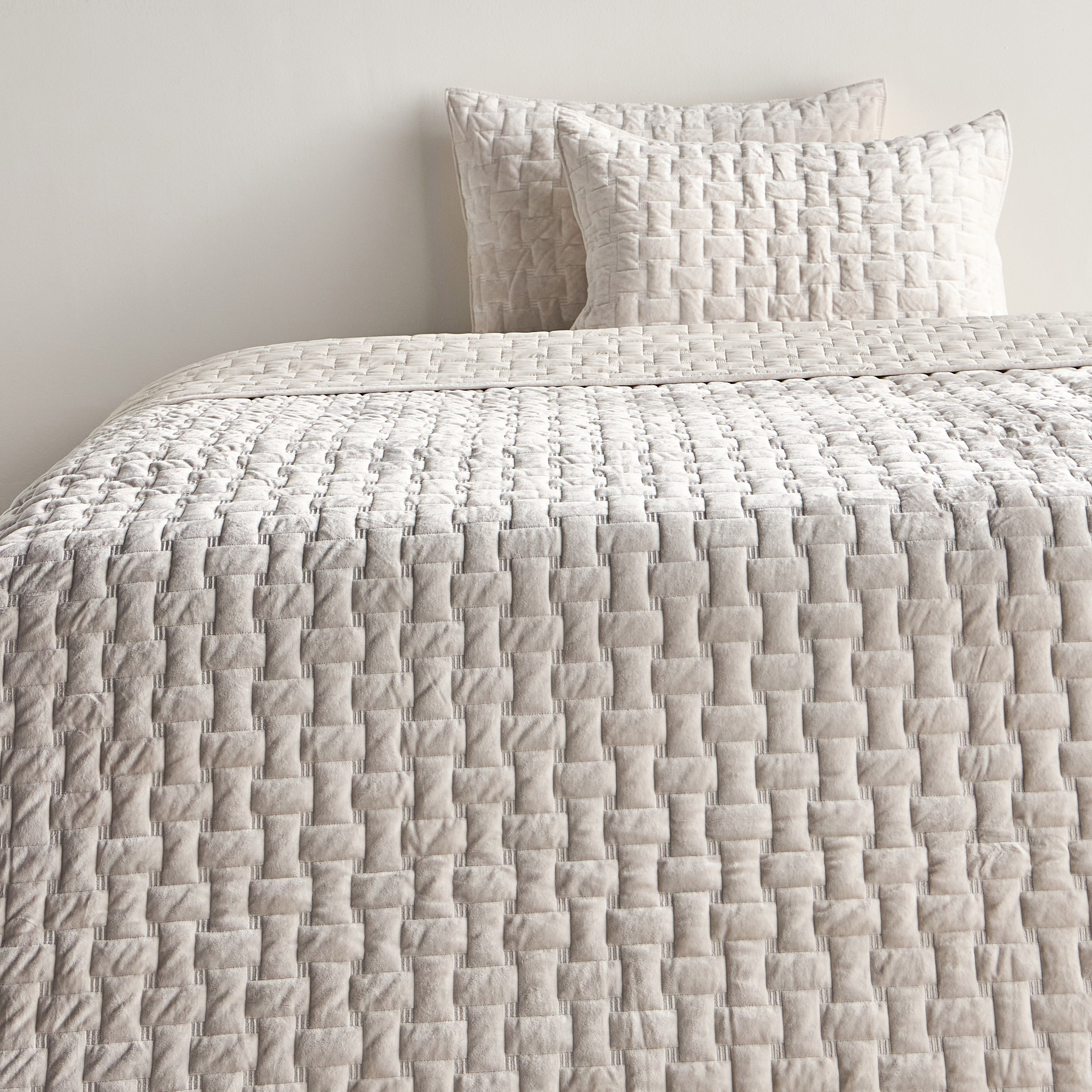 طقم مفرش سرير كينج مخملي 3 قطع - ماركو - 240x260 سم-household-bedding-comfortersandbedspreads-bedspreads-image-4