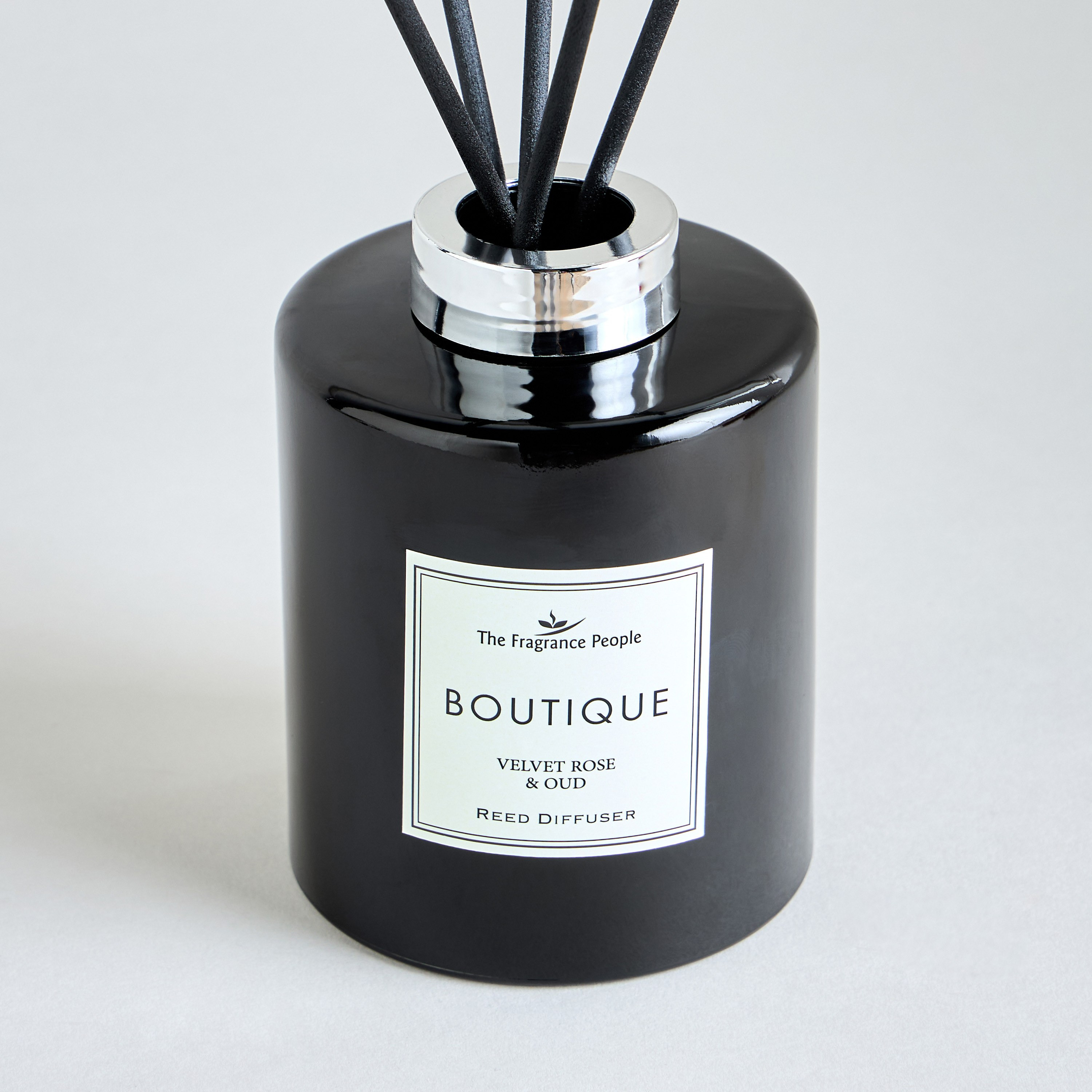 Boutique Velvet Rose and Oud Reed Diffuser - 500 ml-household-homefragrance-reeddiffusers-image-2