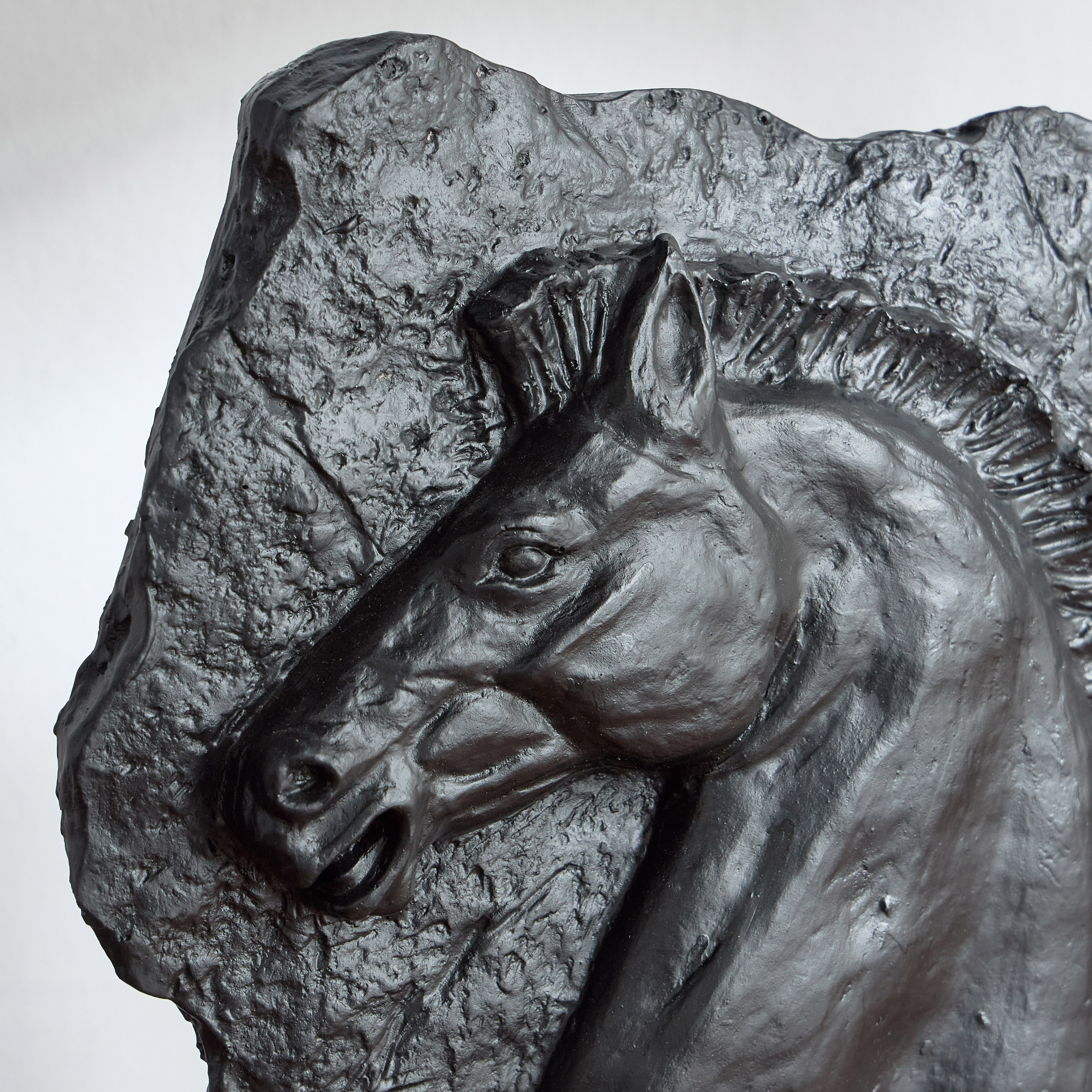Freddy Horse Bust on Stand Decorative Sculpture-household-decor-decorativeobjectsandsculptures-image-2