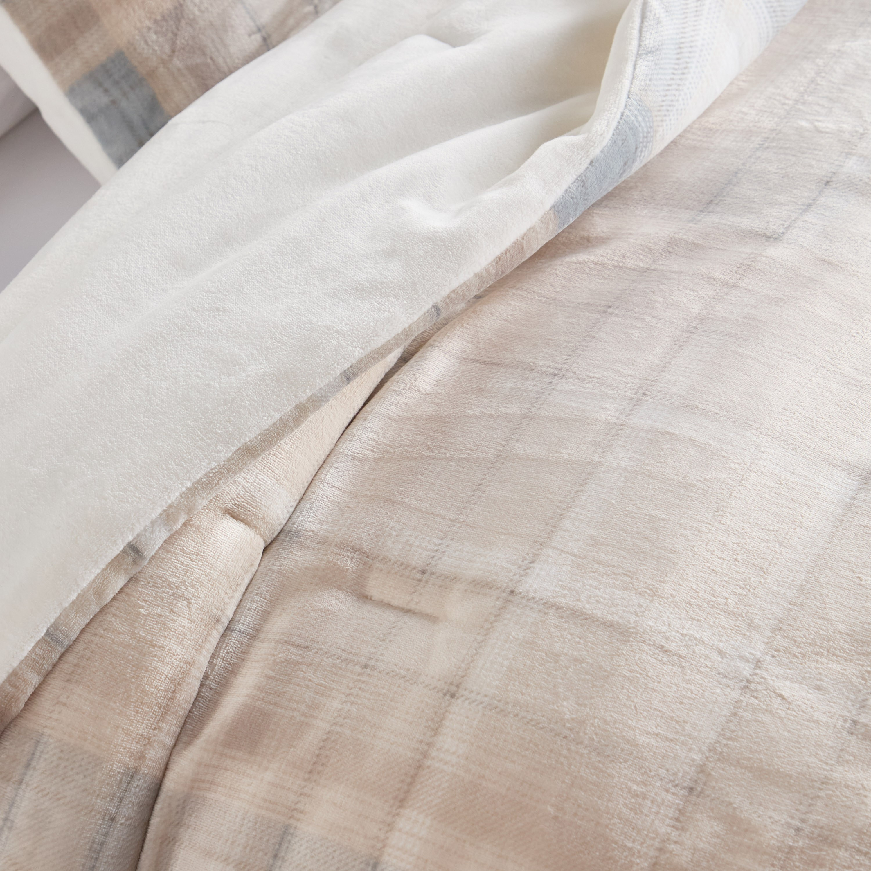 Nimbus 3-Piece Super King Comforter Set - 240x260 cm-household-bedding-comfortersandbedspreads-comforters-image-4