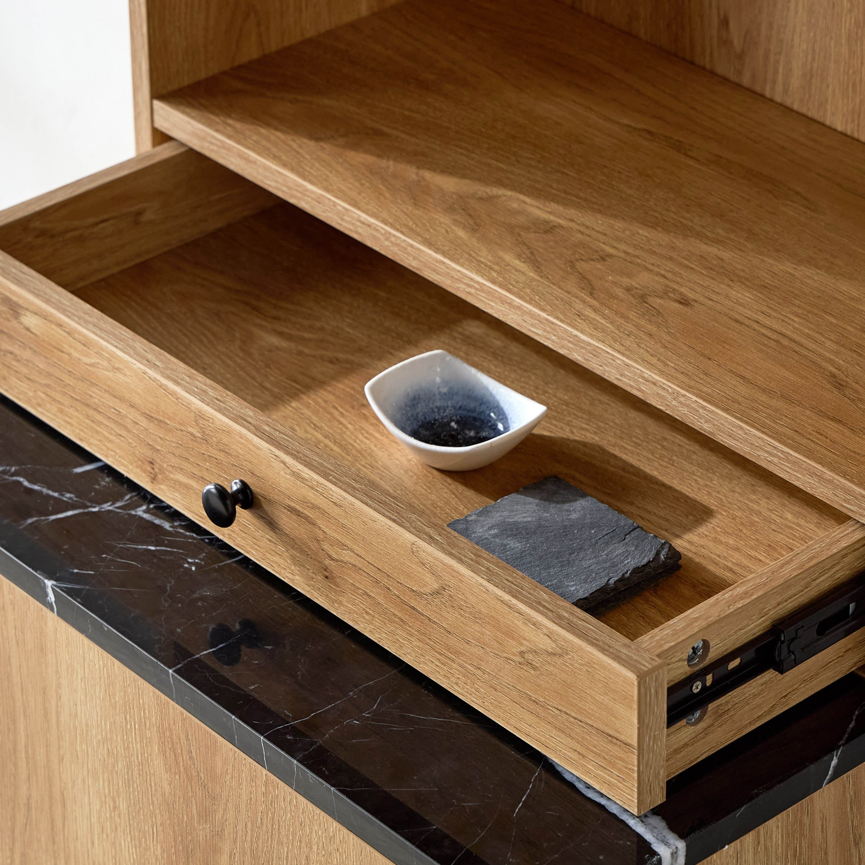 كوريو مشرب - ليزا-furniture-diningroom-buffethutchesandcurios-image-3