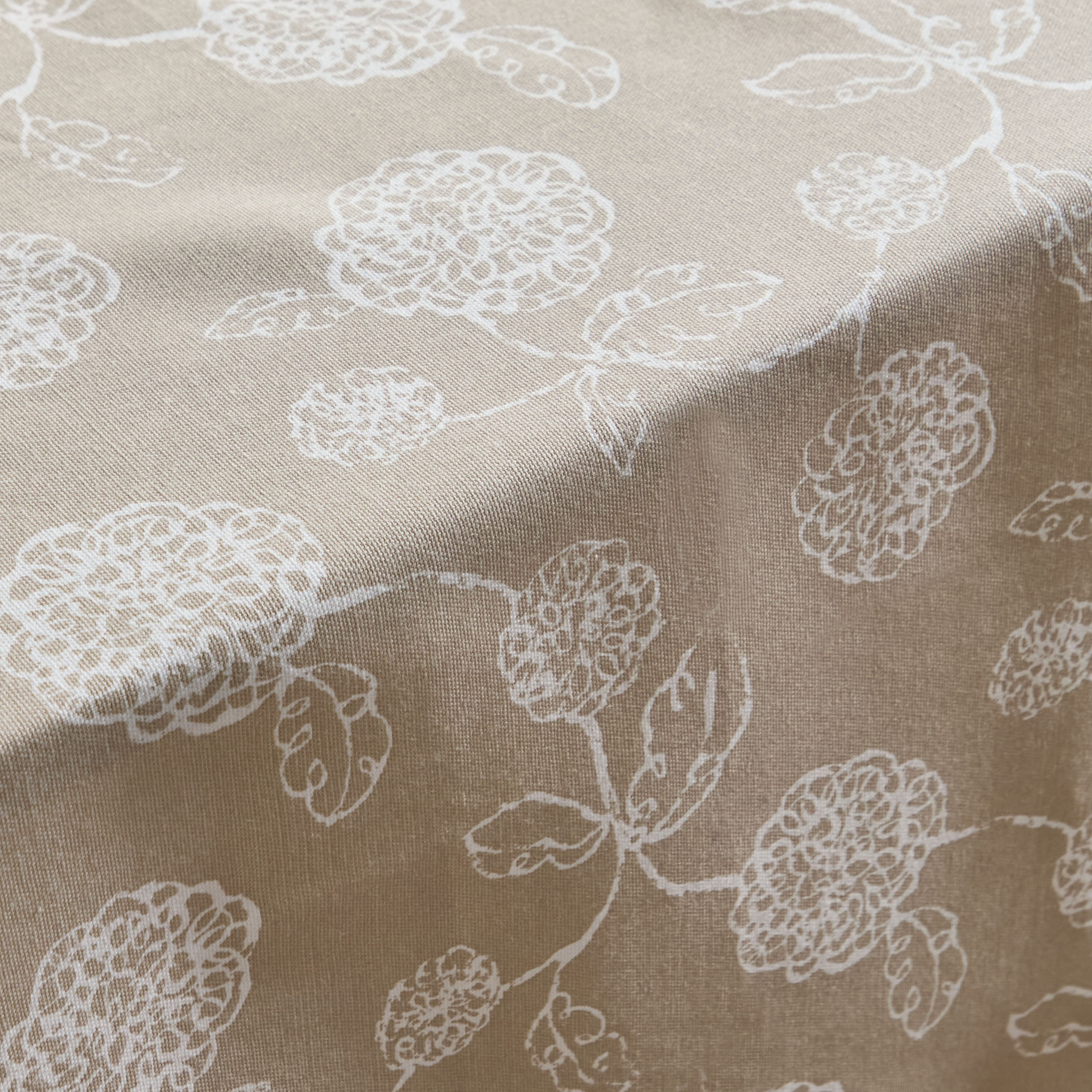 Ivorie Table Cover - 150x250 cm-household-dining-tablelinen-runnersandtablecovers-image-3
