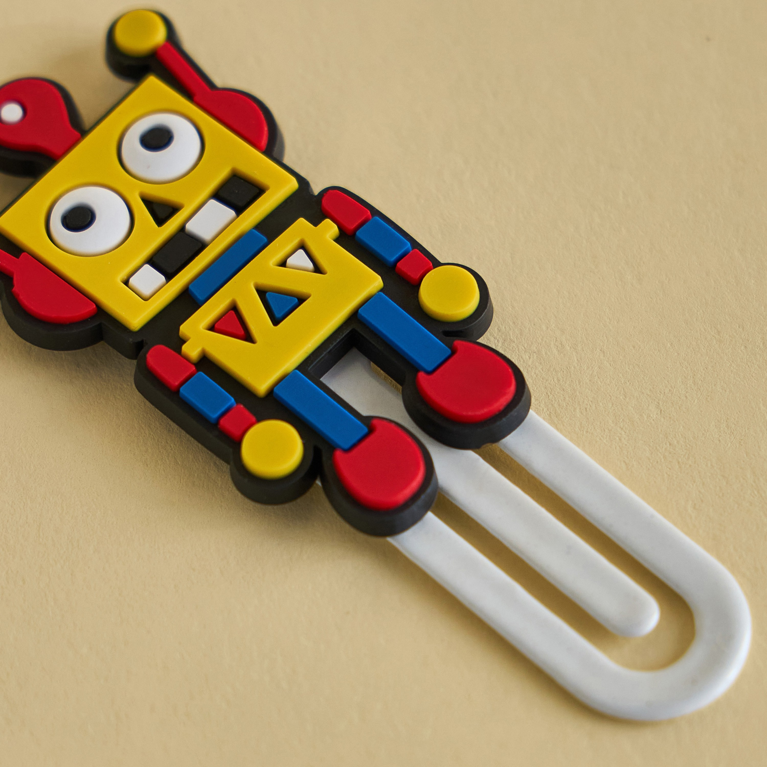 علامة مرجعية للكتب بتصميم روبوت-babyandkids-schoolessentials-stationery-image-2