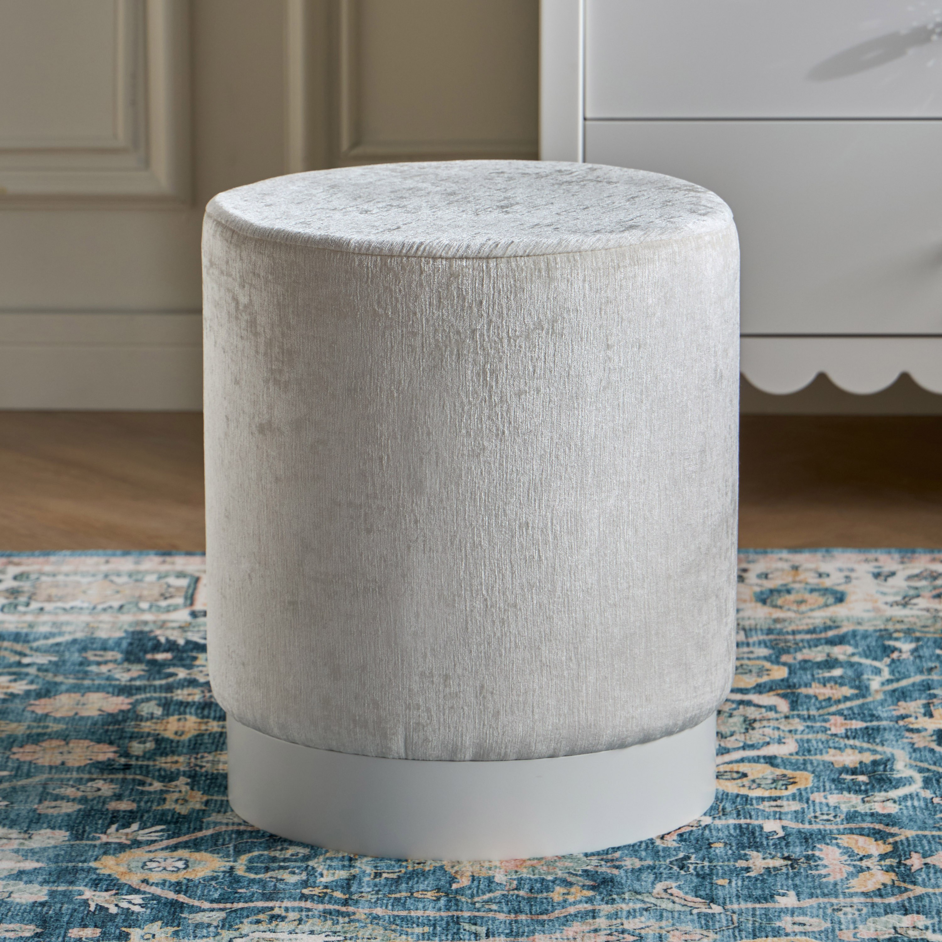 Valeri Stool