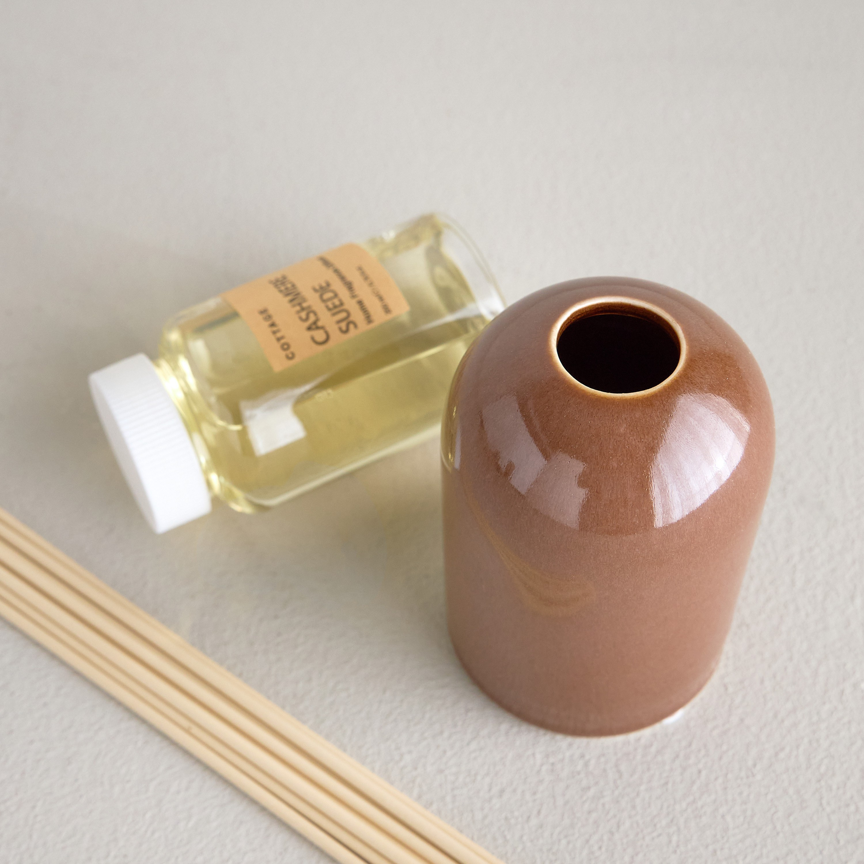 Cottage Cashmere Suede Reed Diffuser - 200 ml-household-homefragrance-reeddiffusers-image-3