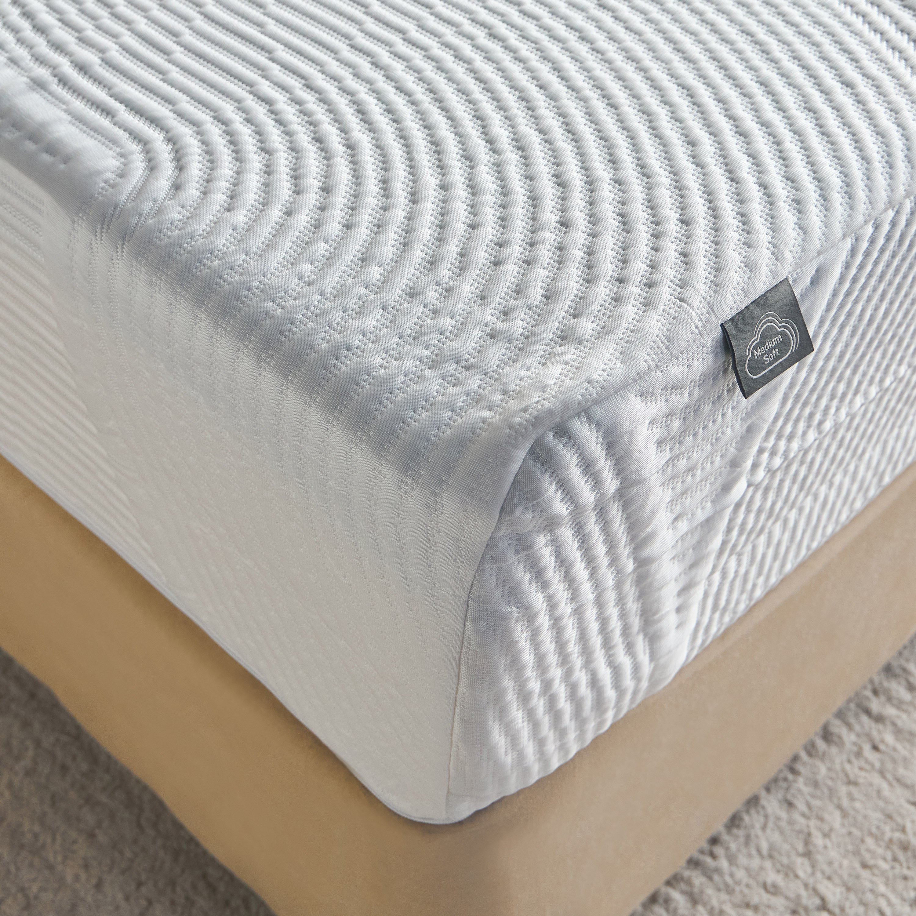 Plush Contoured Air Gel Foam Queen Mattress - 160x200 cm-furniture-mattresses-queenmattresses-image-1