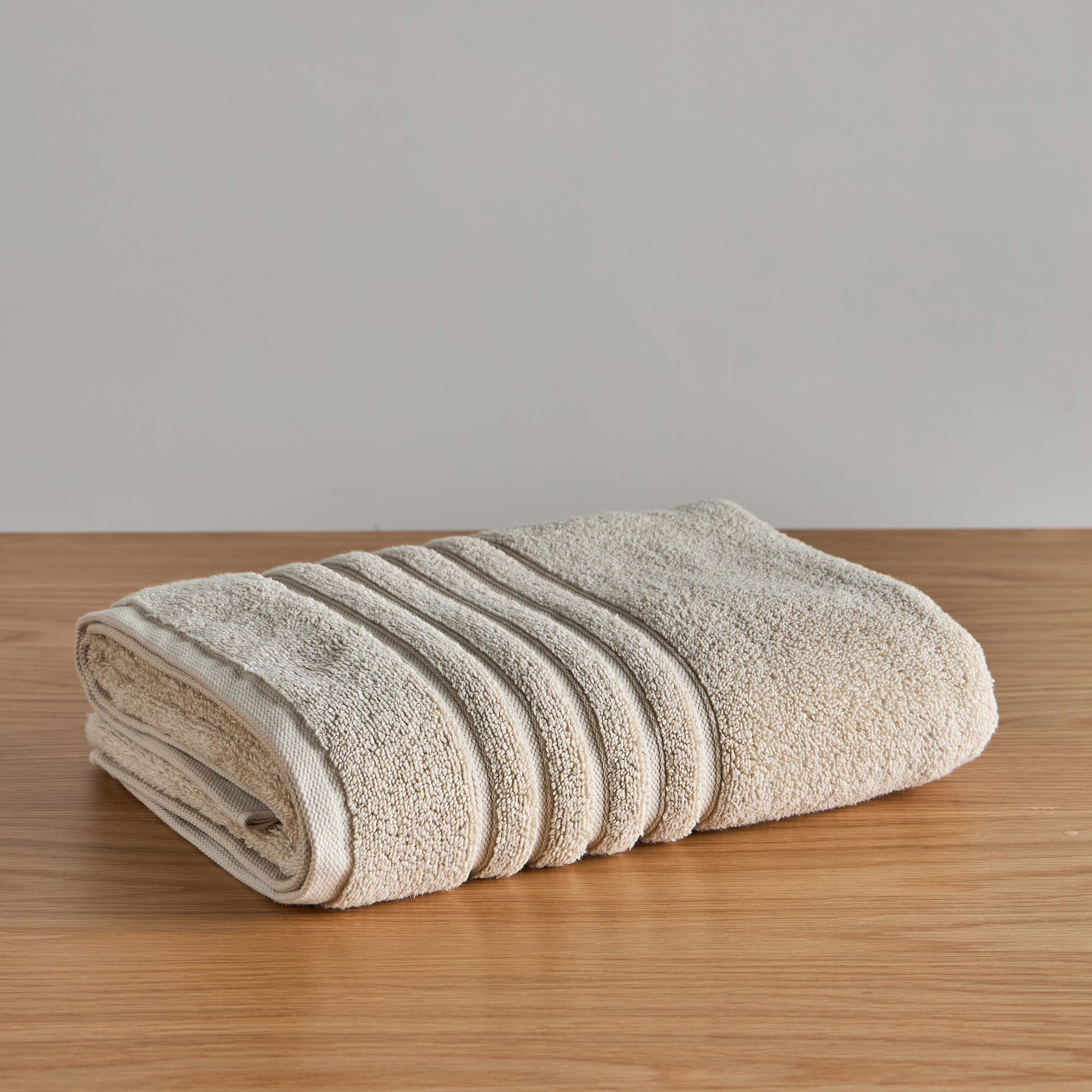 منشفة حمام قطن مايكرو بِوزن 560 جرام - إكسبرسنس - 76x142 سم-household-bathandlaundry-bathlinen-towels-image-1
