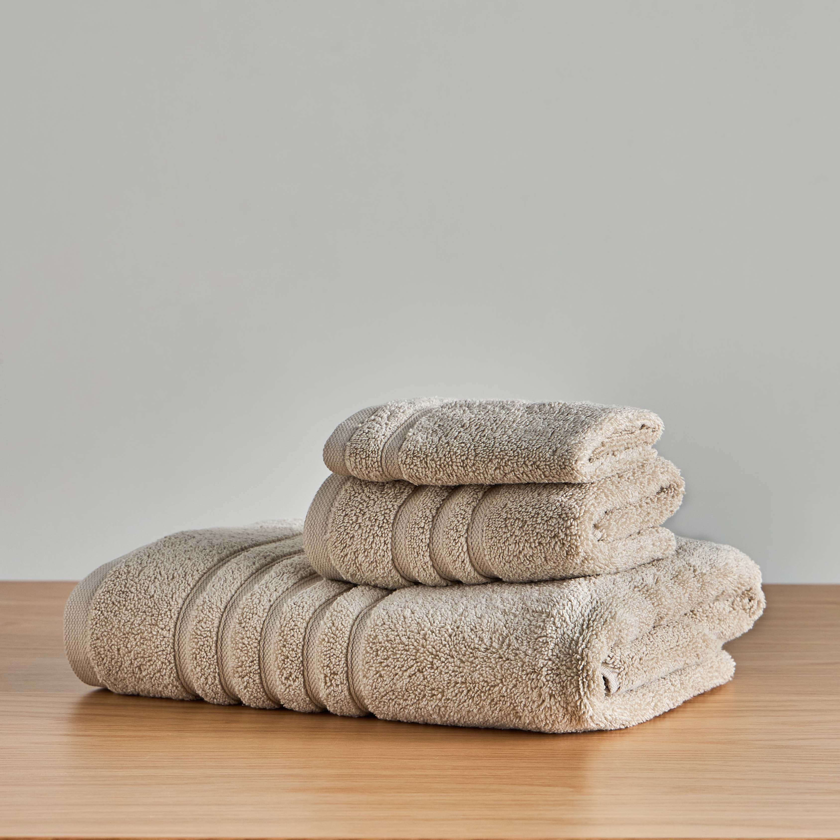 منشفة حمام قطن مايكرو بِوزن 560 جرام - إكسبرسنس - 76x142 سم-household-bathandlaundry-bathlinen-towels-image-5