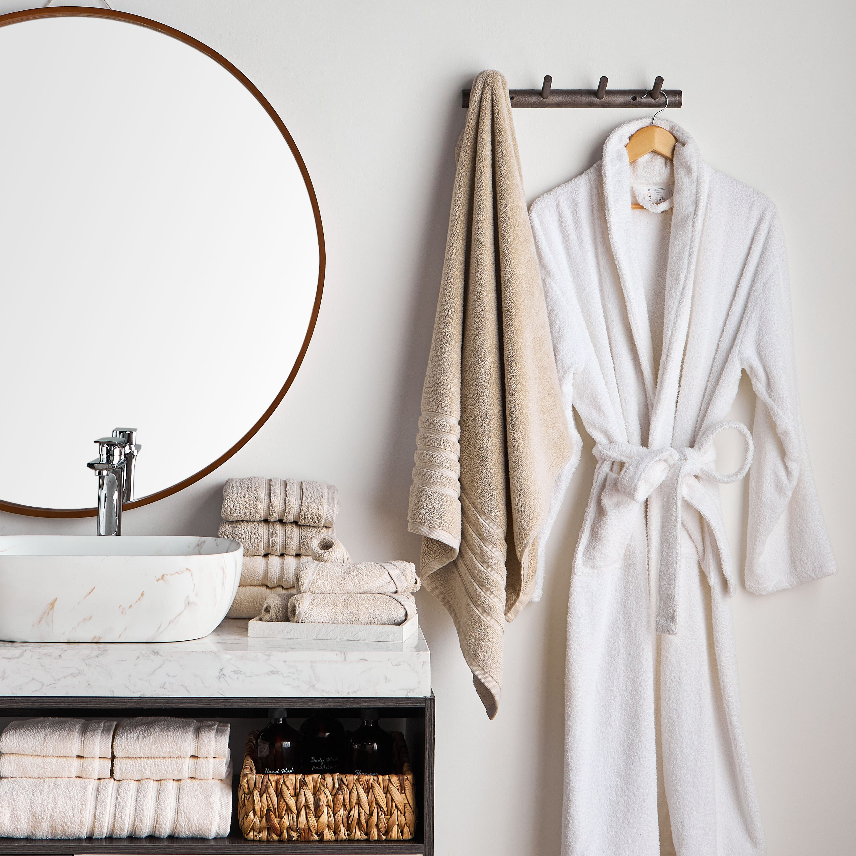 منشفة حمام قطن مايكرو بِوزن 560 جرام - إكسبرسنس - 76x142 سم-household-bathandlaundry-bathlinen-towels-image-7
