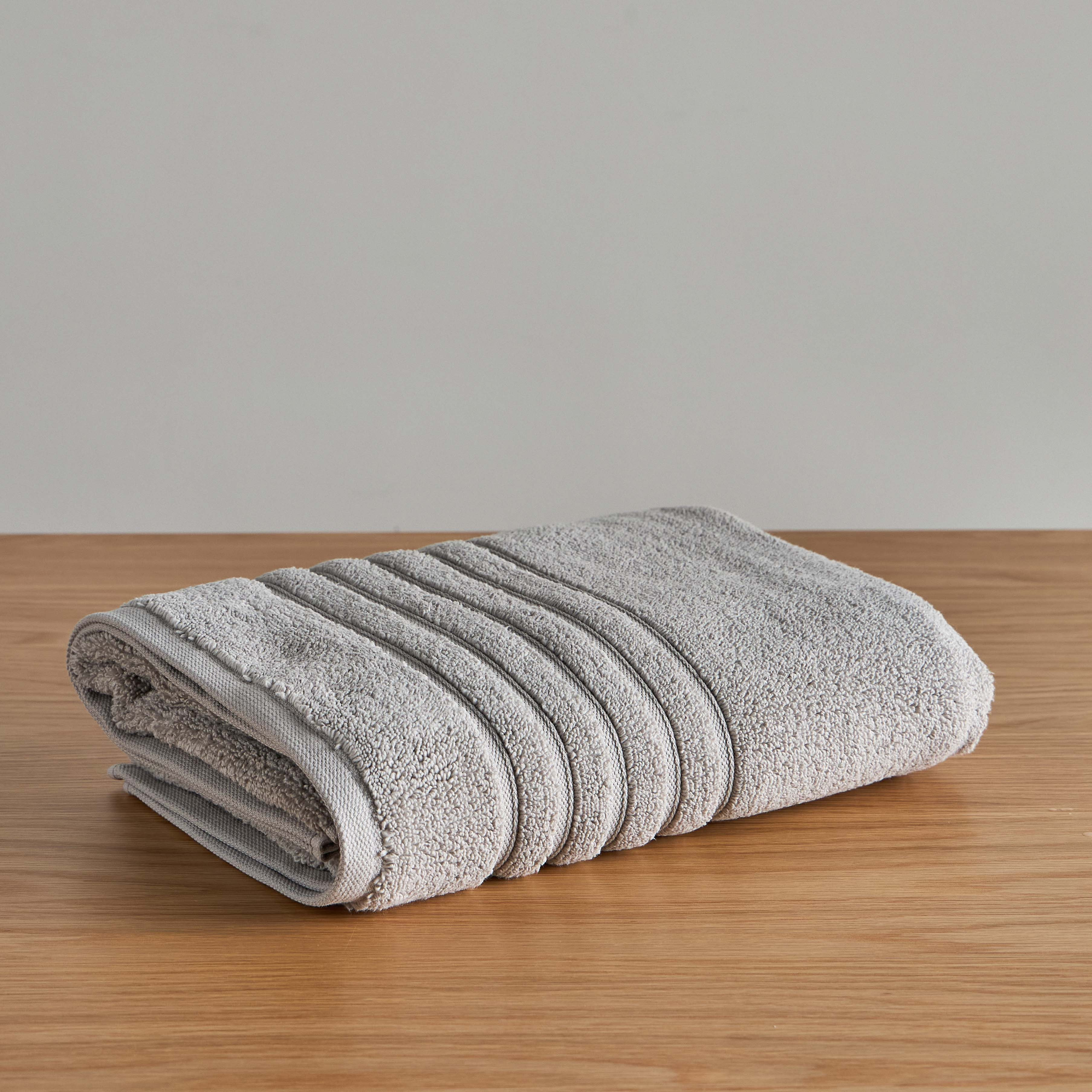 منشفة حمام قطن مايكرو بِوزن 560 جرام - إكسبرسنس - 76x142 سم-household-bathandlaundry-bathlinen-towels-image-8
