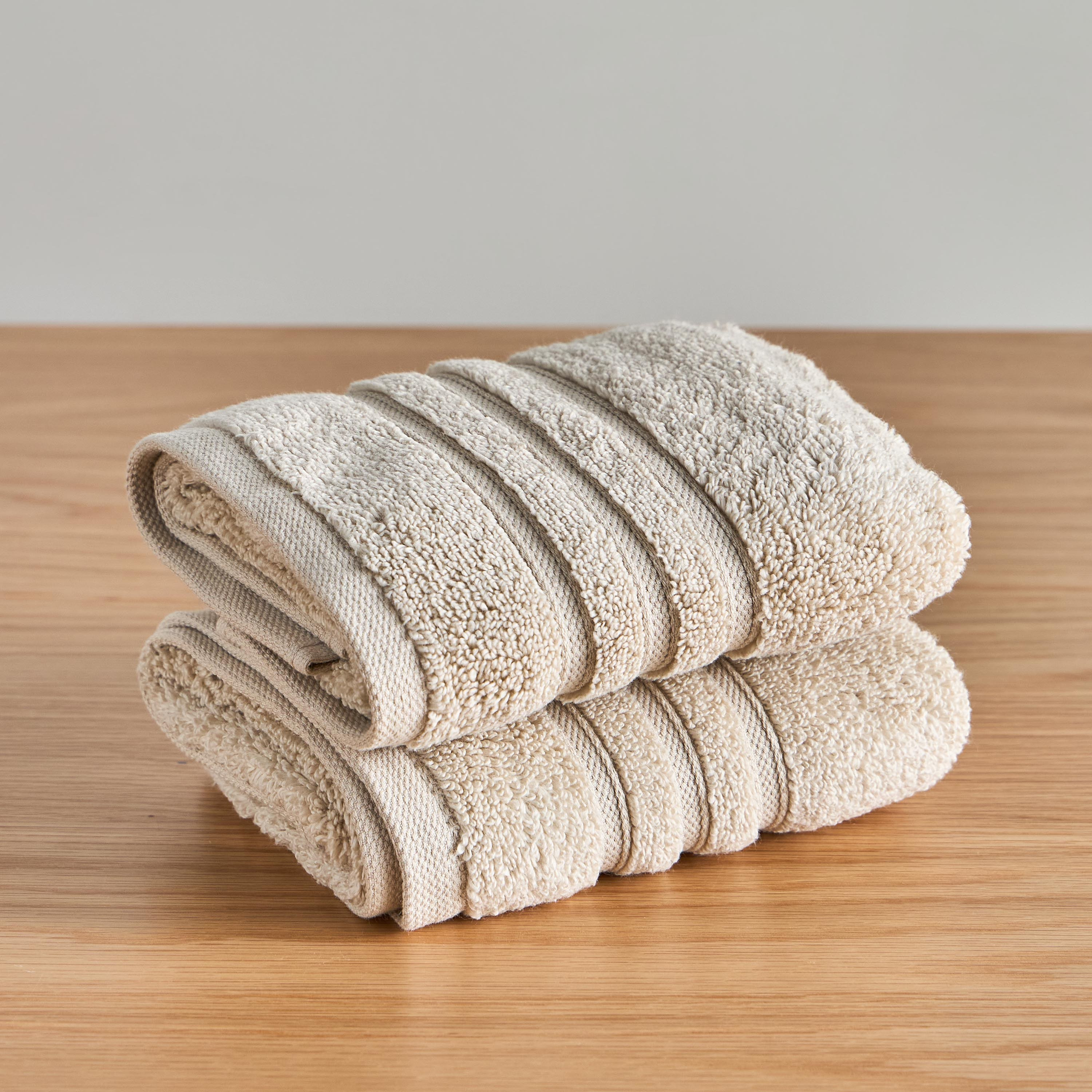 مجموعة مناشف يد قطن مايكرو قطعتين بوزن 560 جرام - إكسبريسنس - 41x76 سم-household-bathandlaundry-bathlinen-towels-image-1
