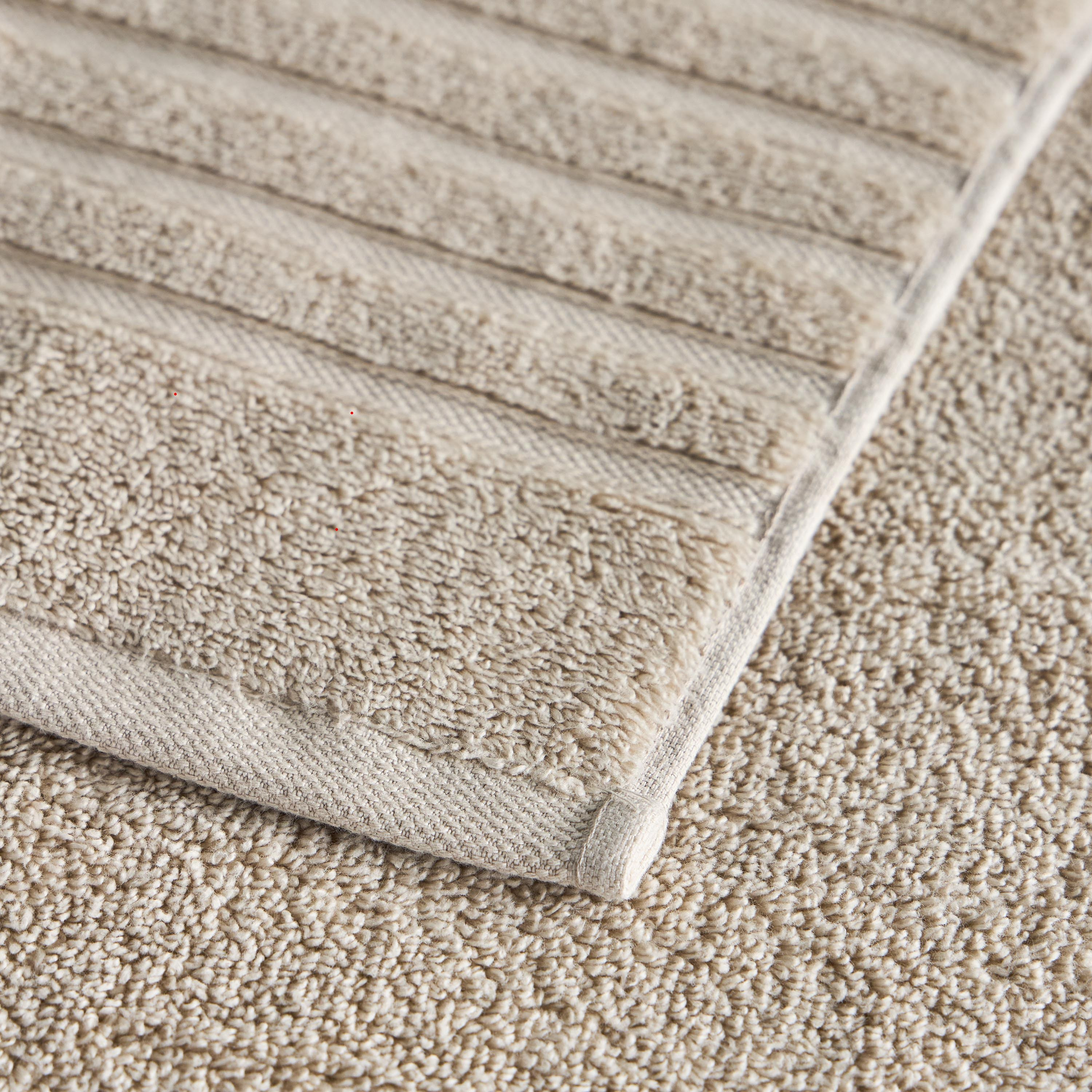 مجموعة مناشف يد قطن مايكرو قطعتين بوزن 560 جرام - إكسبريسنس - 41x76 سم-household-bathandlaundry-bathlinen-towels-image-2