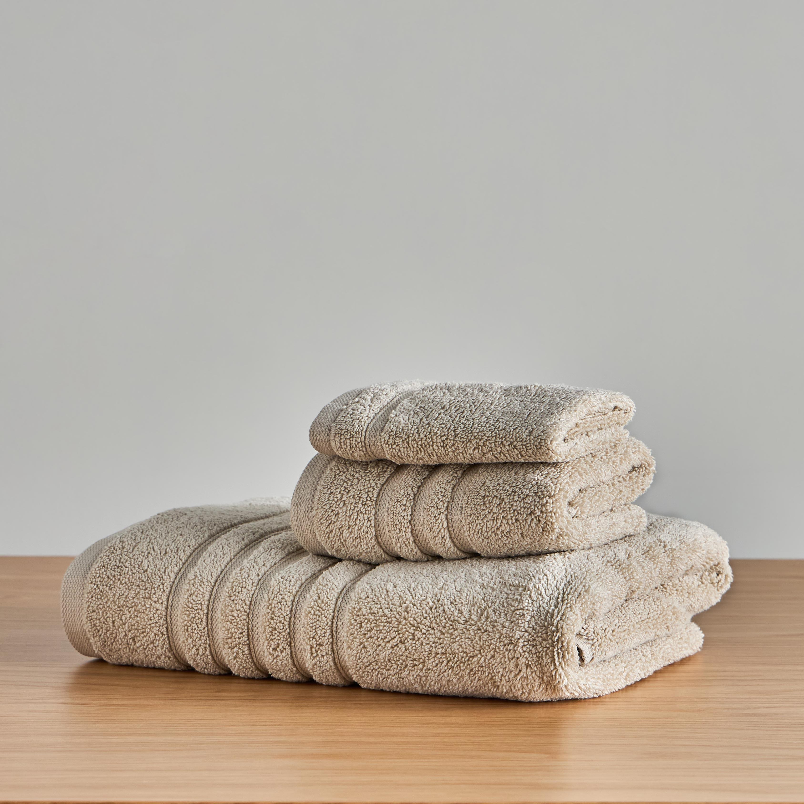 مجموعة مناشف يد قطن مايكرو قطعتين بوزن 560 جرام - إكسبريسنس - 41x76 سم-household-bathandlaundry-bathlinen-towels-image-4