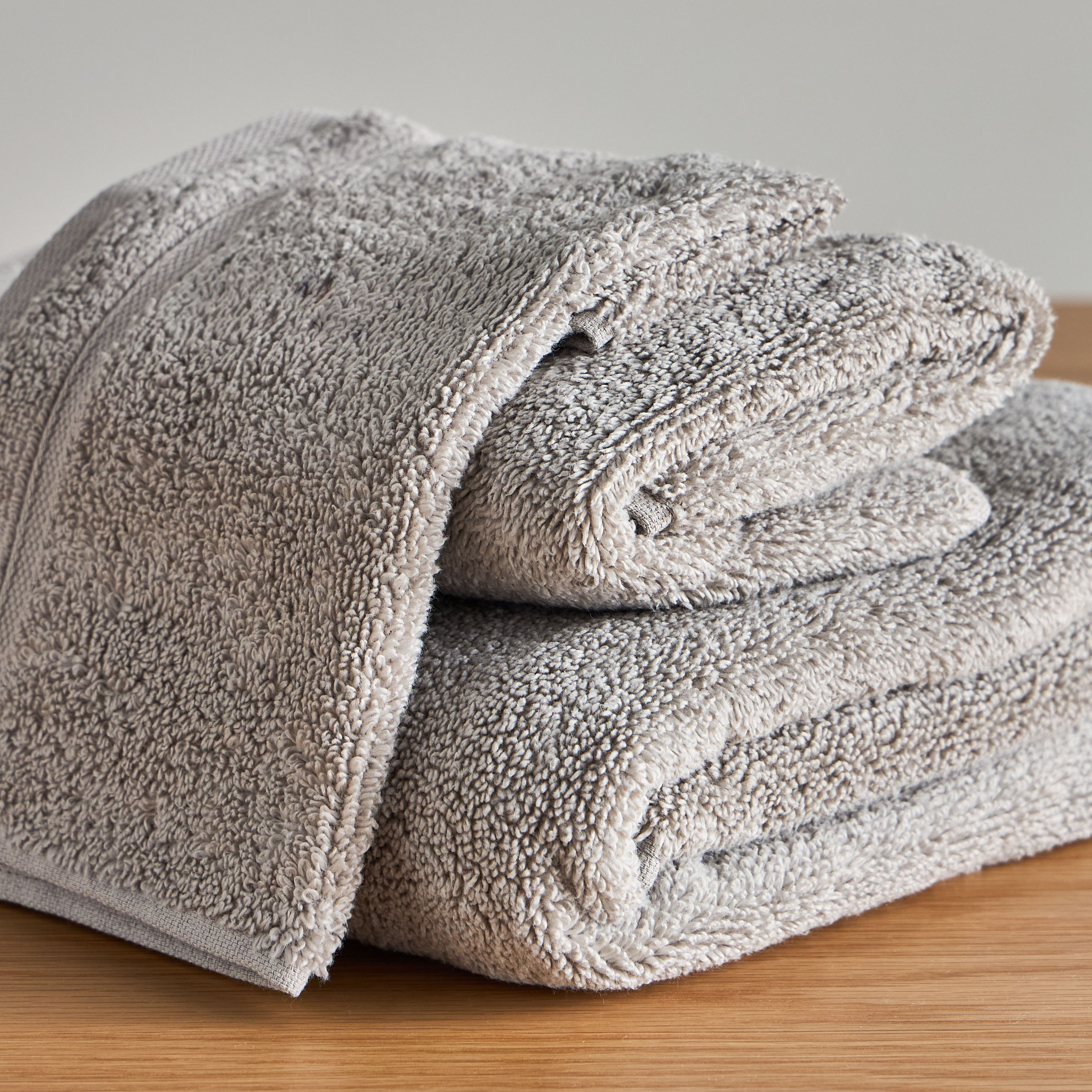 مجموعة مناشف يد قطن مايكرو قطعتين بوزن 560 جرام - إكسبريسنس - 41x76 سم-household-bathandlaundry-bathlinen-towels-image-15