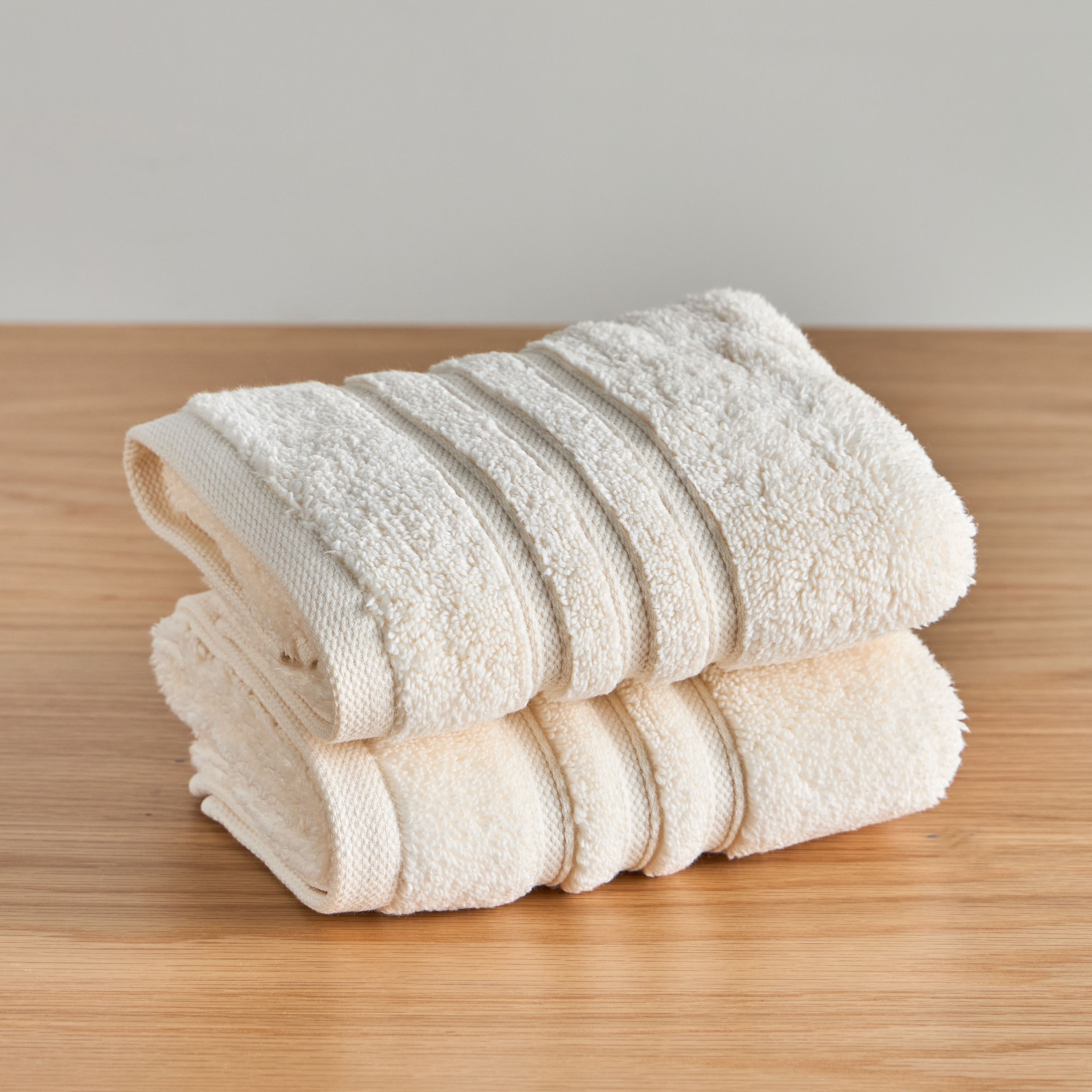 مجموعة مناشف يد قطن مايكرو قطعتين بوزن 560 جرام - إكسبريسنس - 41x76 سم-household-bathandlaundry-bathlinen-towels-image-7