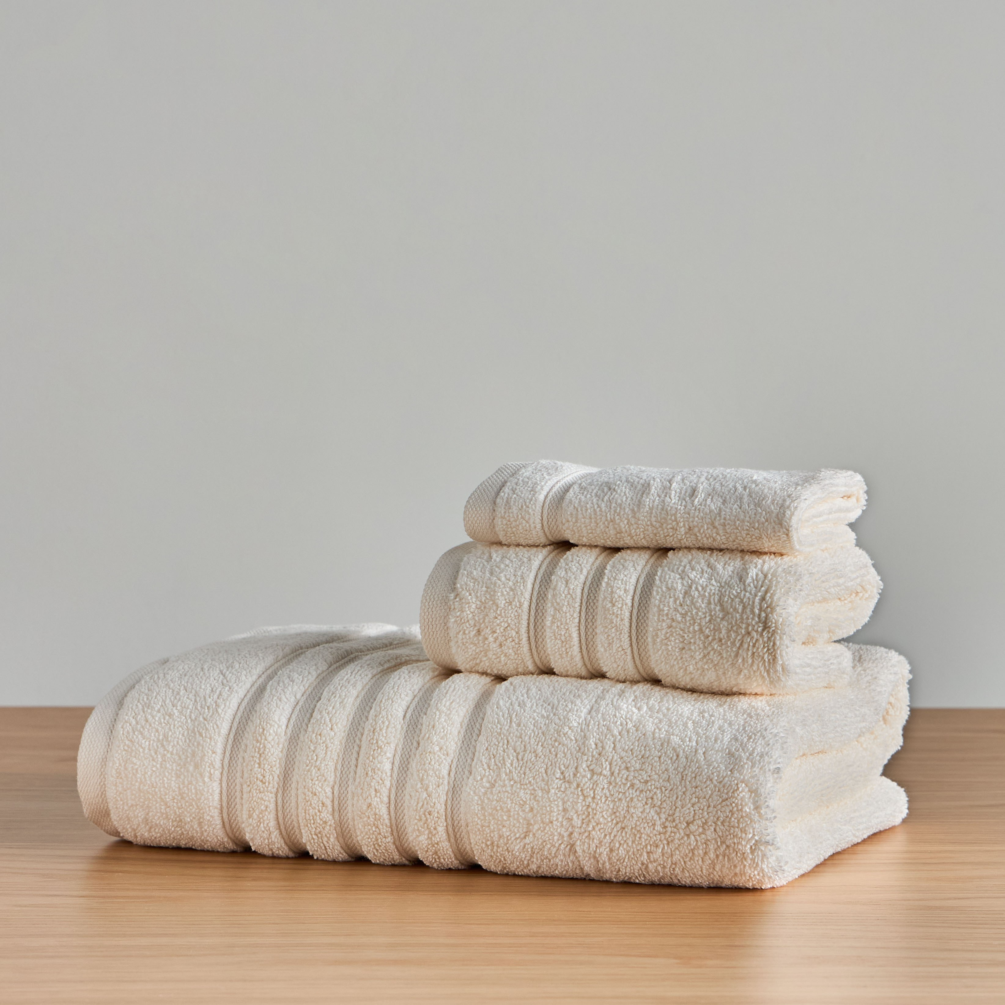 مجموعة مناشف يد قطن مايكرو قطعتين بوزن 560 جرام - إكسبريسنس - 41x76 سم-household-bathandlaundry-bathlinen-towels-image-10