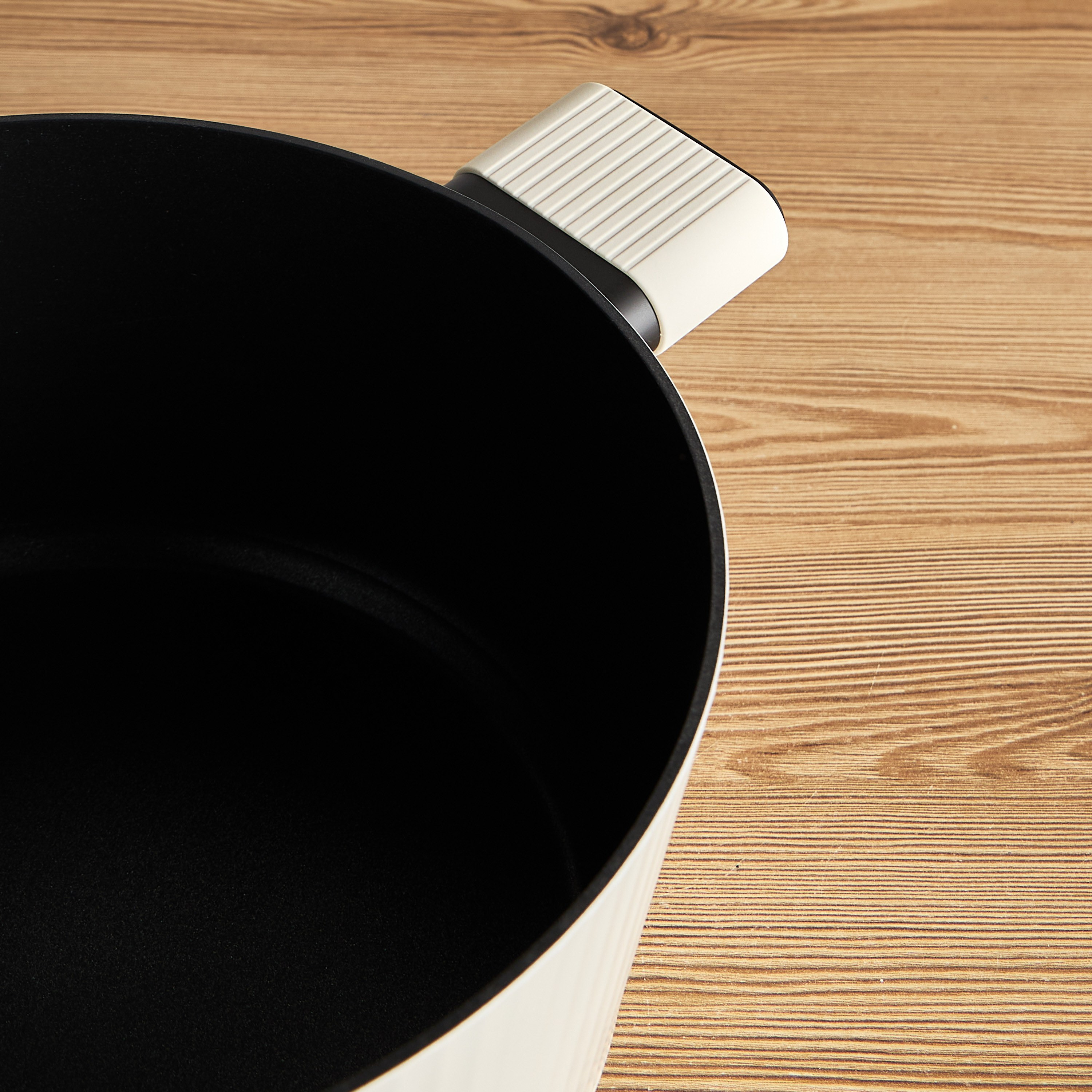 Fazzo Forged Aluminium Casserole - 2200 ml-household-kitchen-cookware-potsandpans-image-3