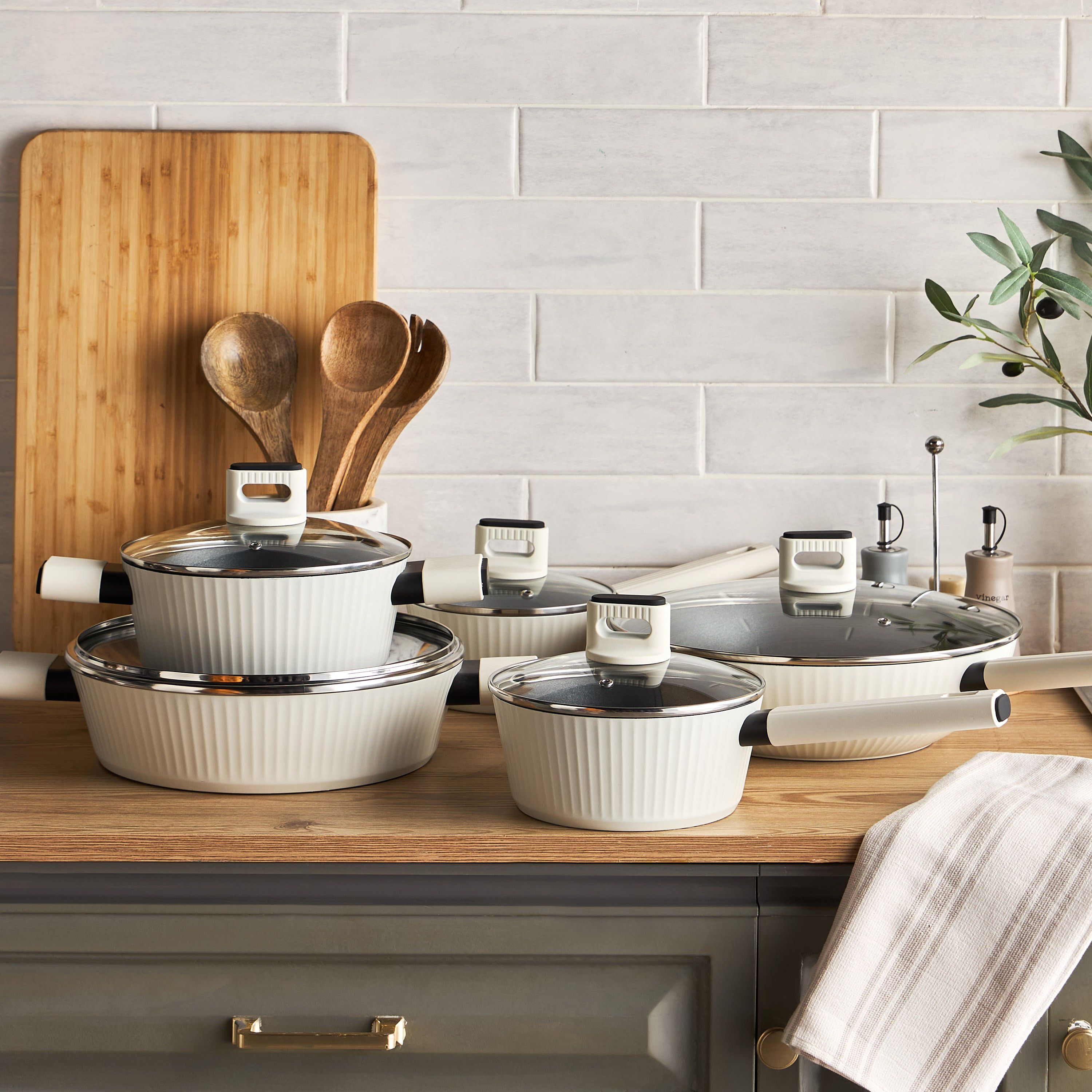 Fazzo Forged Aluminium Casserole - 2200 ml-household-kitchen-cookware-potsandpans-image-5