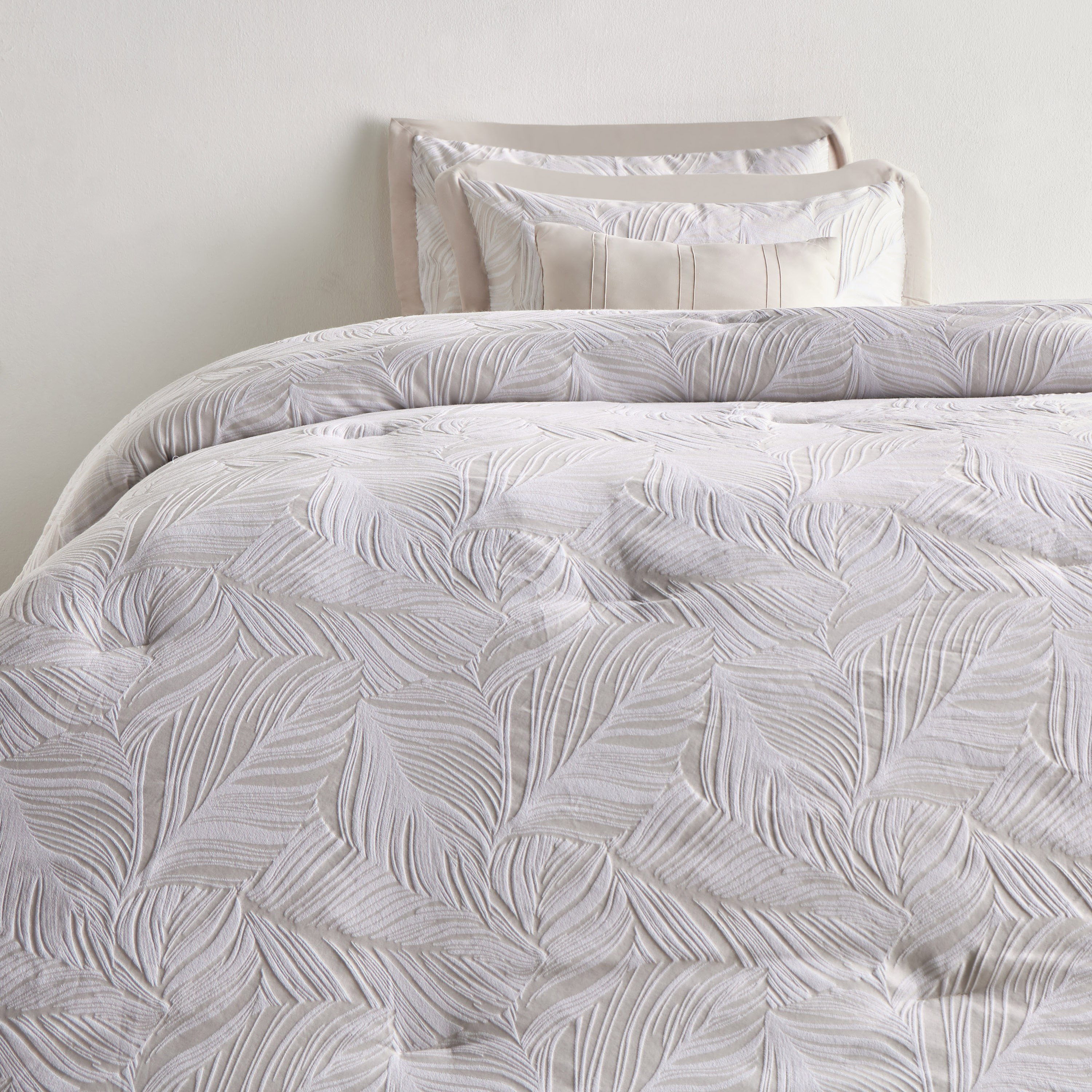 Felipe Jacquard 4-Piece Super King Comforter Set - 240x260 cm-household-bedding-comfortersandbedspreads-comforters-image-2