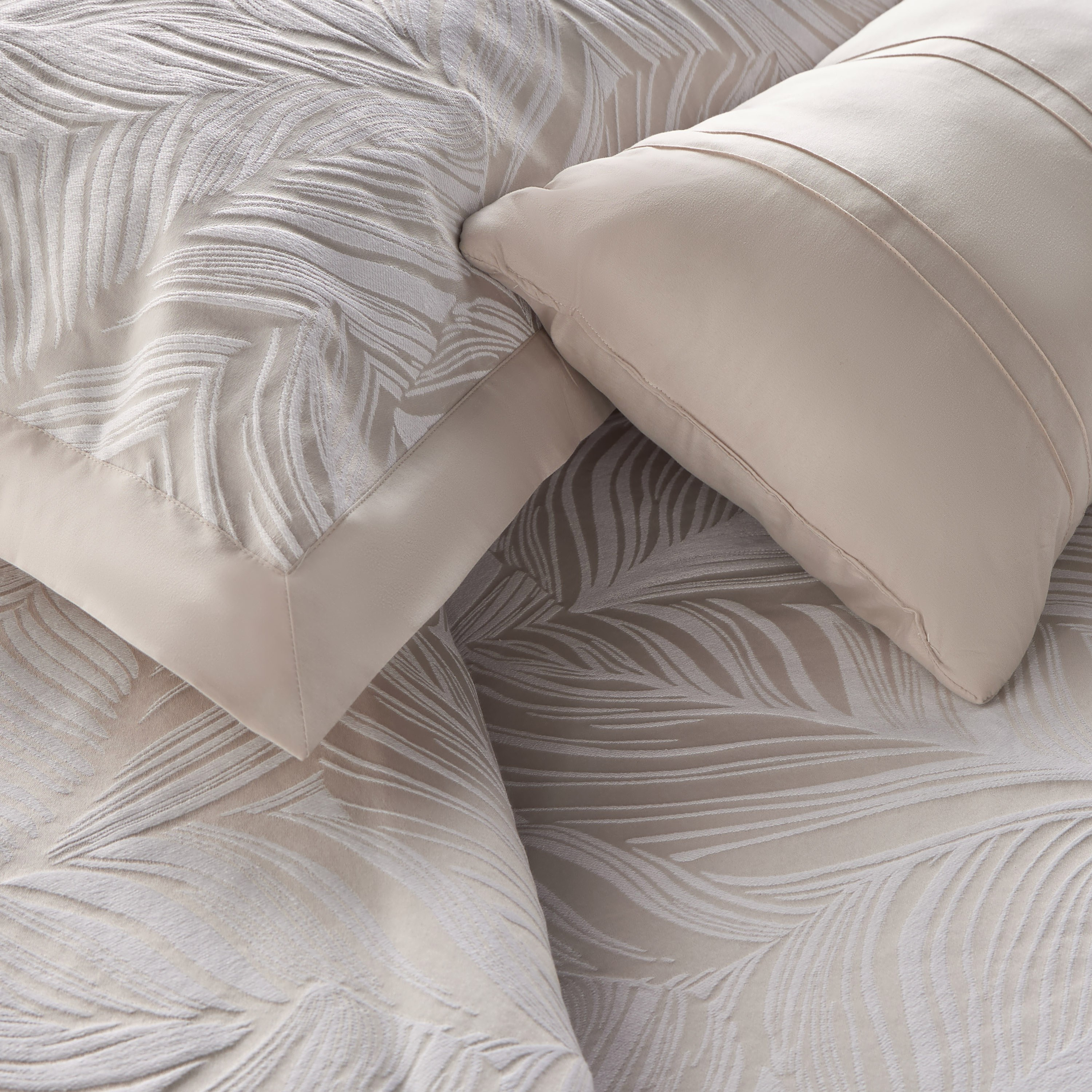 Felipe Jacquard 4-Piece Super King Comforter Set - 240x260 cm-household-bedding-comfortersandbedspreads-comforters-image-3
