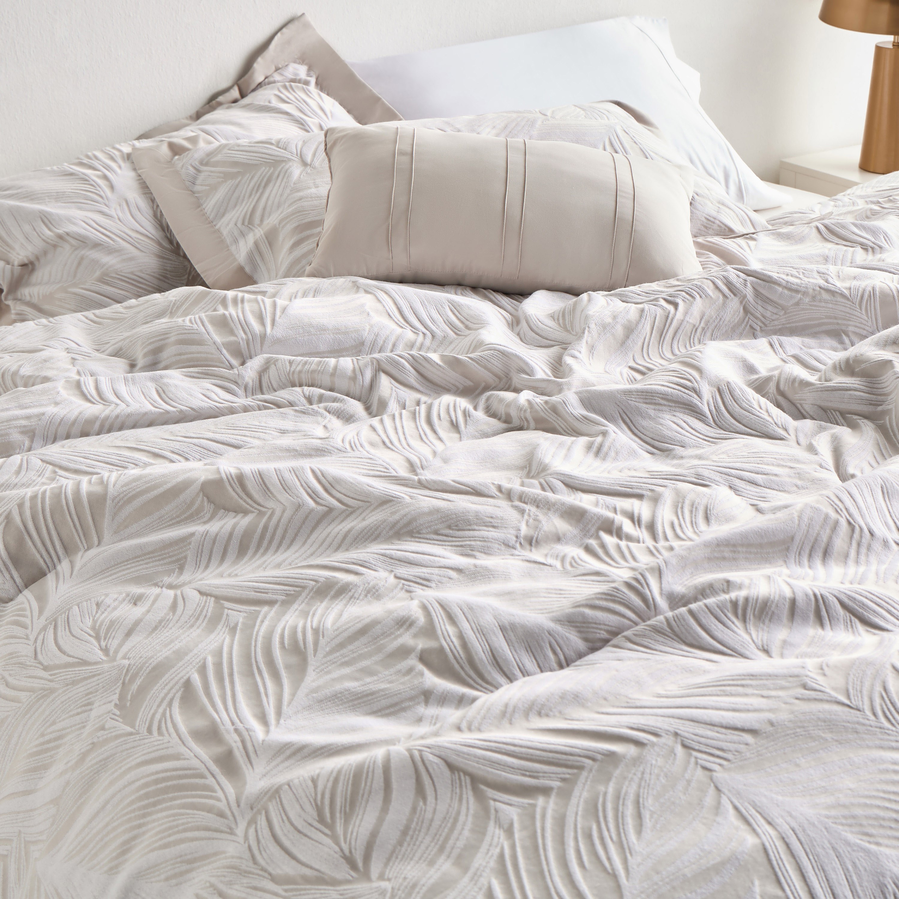 Felipe Jacquard 4-Piece Super King Comforter Set - 240x260 cm-household-bedding-comfortersandbedspreads-comforters-image-5