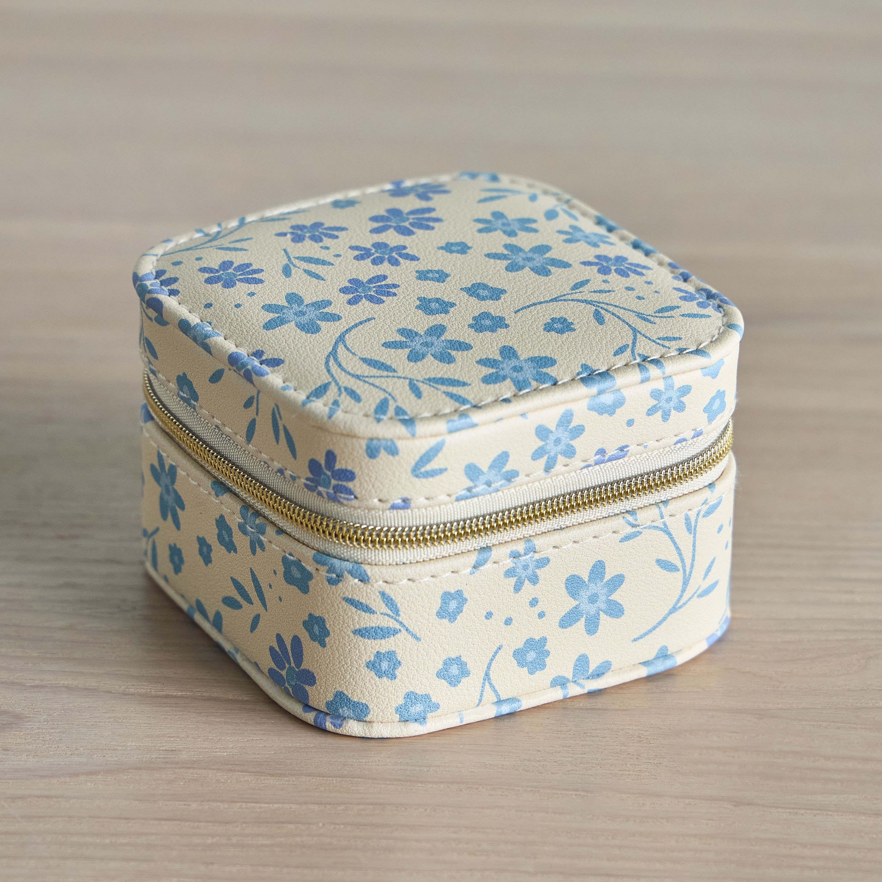 Wynter Travel Jewellery Organizer-household-storage-jewelleryorganizing-jewelleryboxesandstands-image-1
