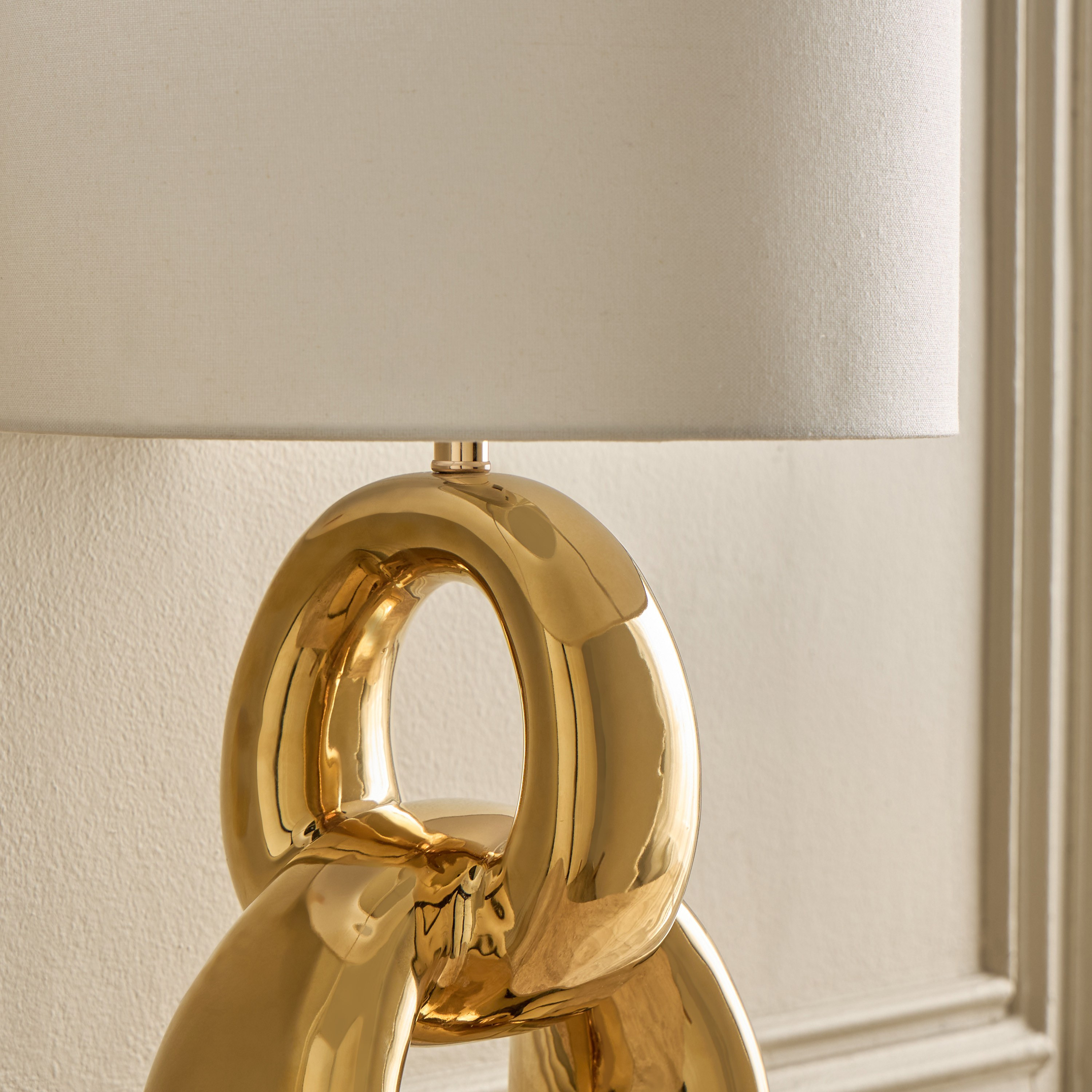 Reese Ceramic Table Lamp - 59 cm-household-lighting-tableanddesklamps-image-3