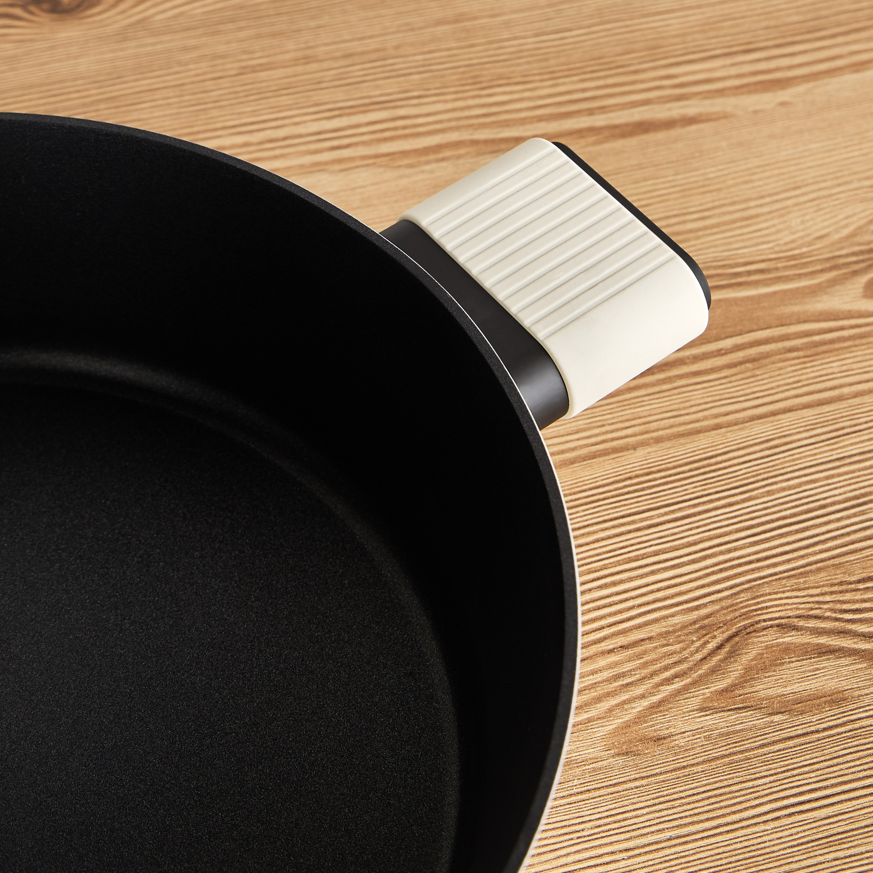 Fazzo Aluminium Shallow Pot - 28 cm-household-kitchen-cookware-potsandpans-image-3