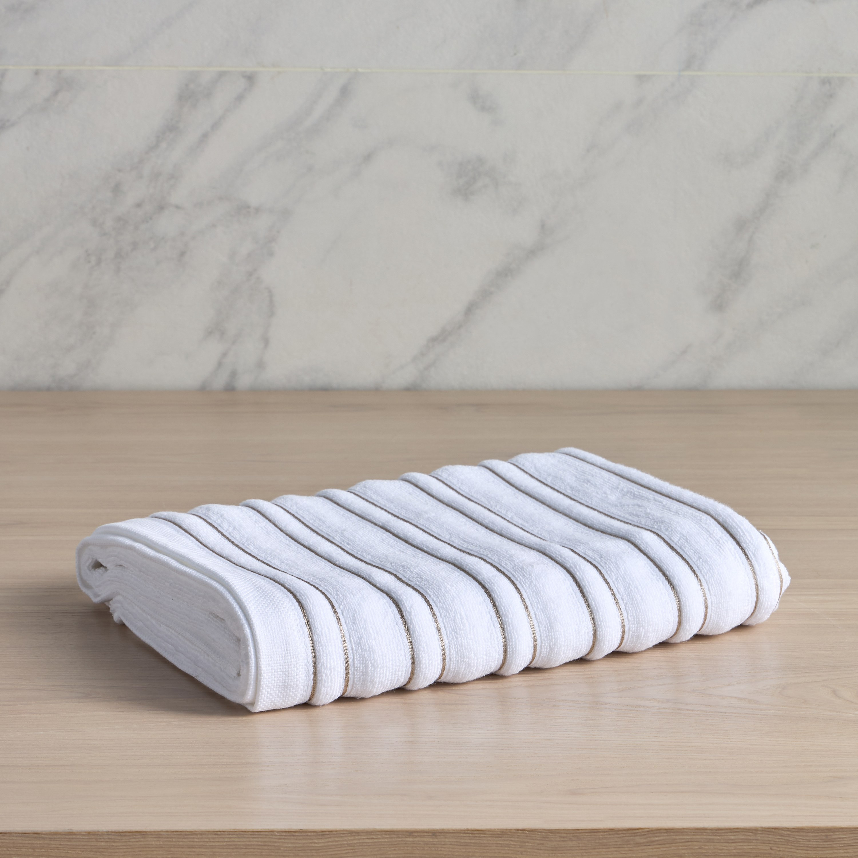 منشفة حمام من القطن البرتغالي بحجم 450 جرام لكل متر مربع - بليس - 70x140 سم-household-bathandlaundry-bathlinen-towels-image-1