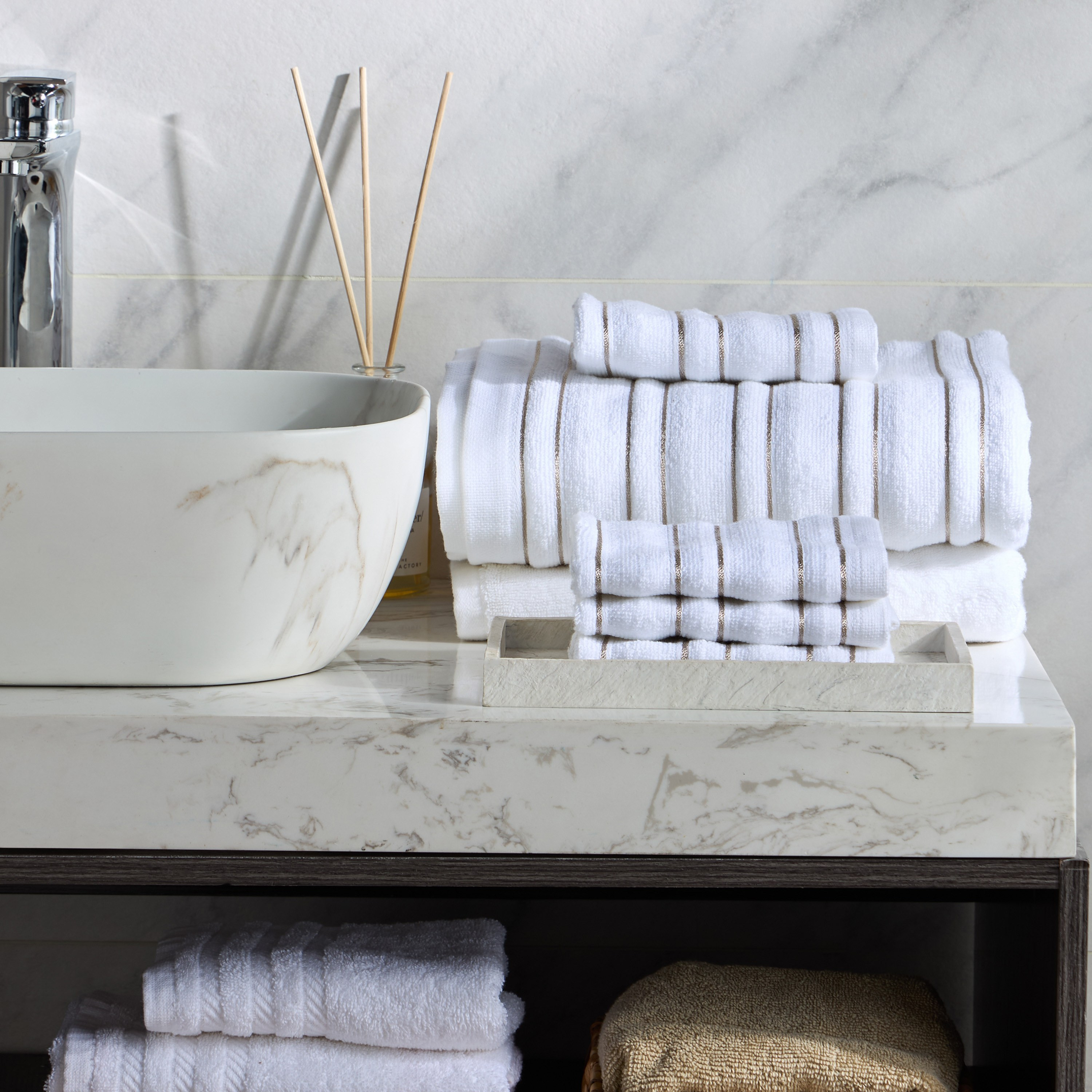 منشفة حمام من القطن البرتغالي بحجم 450 جرام لكل متر مربع - بليس - 70x140 سم-household-bathandlaundry-bathlinen-towels-image-5