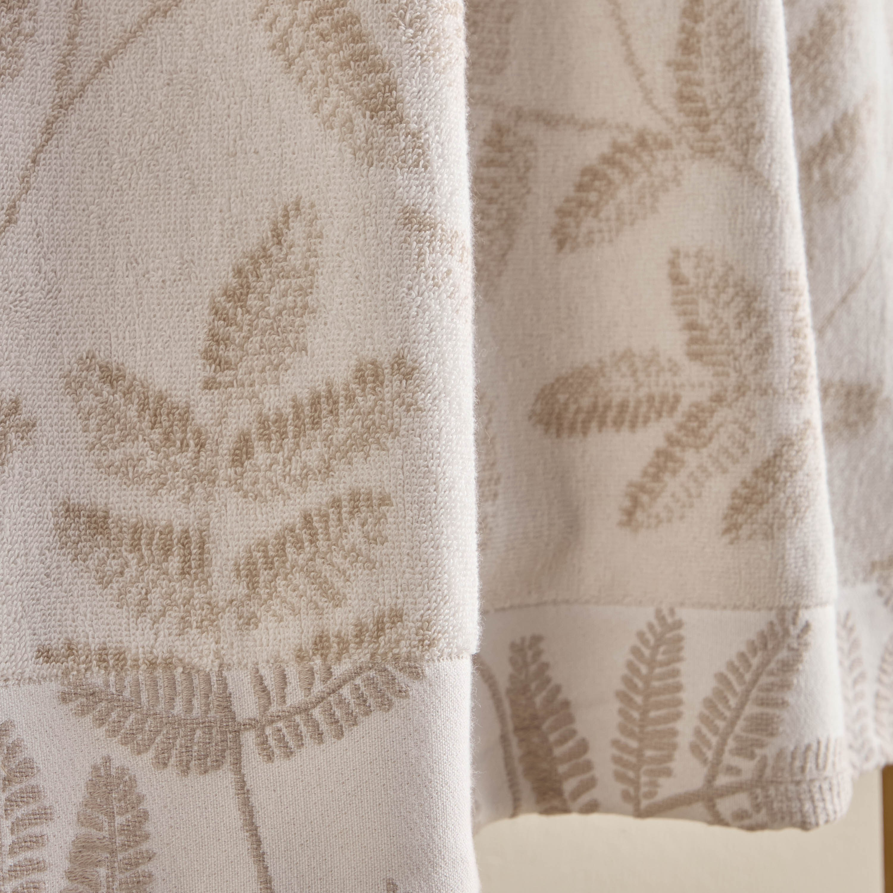 Oasis Breeze 550 GSM Portuguese Cotton Bath Towel - 70x140 cm-household-bathandlaundry-bathlinen-towels-image-3