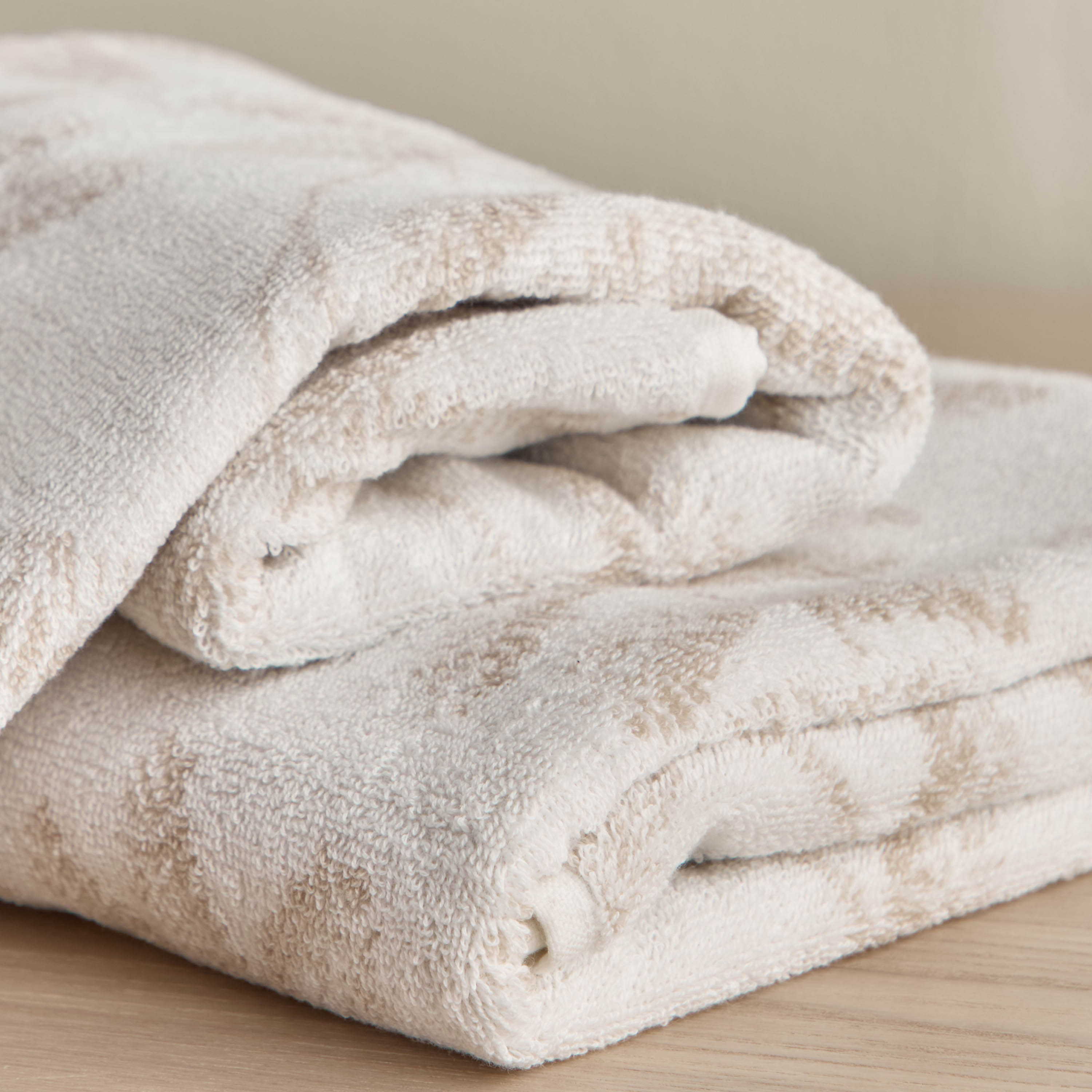 Oasis Breeze 550 GSM Portuguese Cotton Bath Towel - 70x140 cm-household-bathandlaundry-bathlinen-towels-image-4
