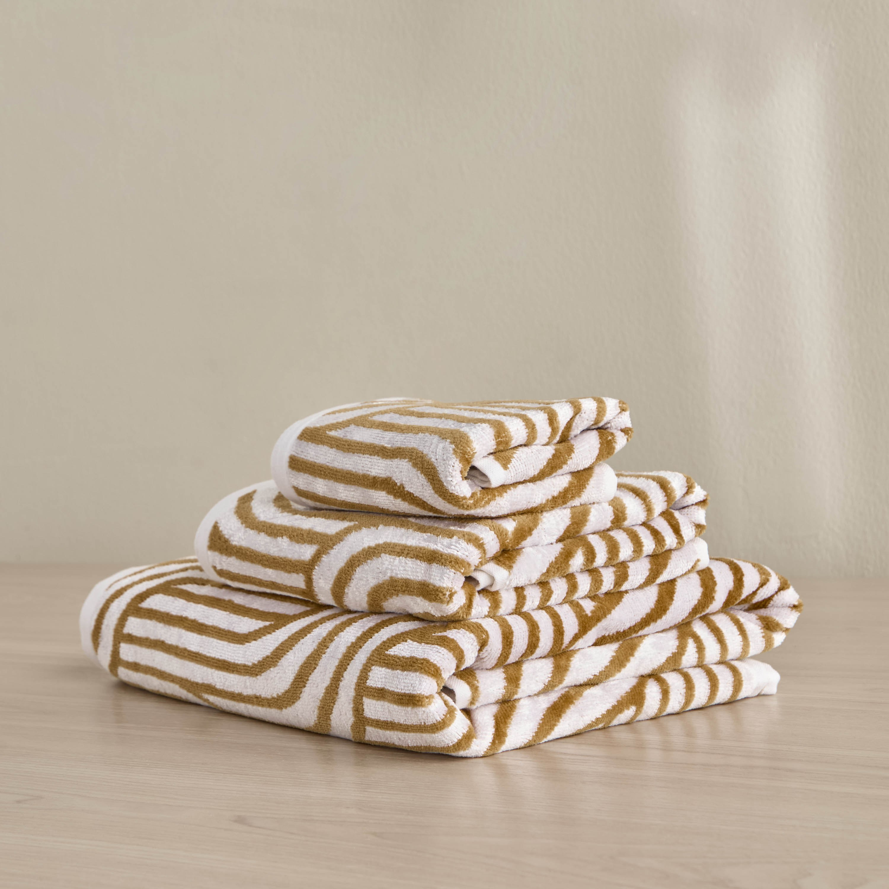 Tranquil 4-Piece 550 GSM Portuguese Cotton Finger Tip Towel Set - 30x30 cm-household-bathandlaundry-bathlinen-towels-image-4