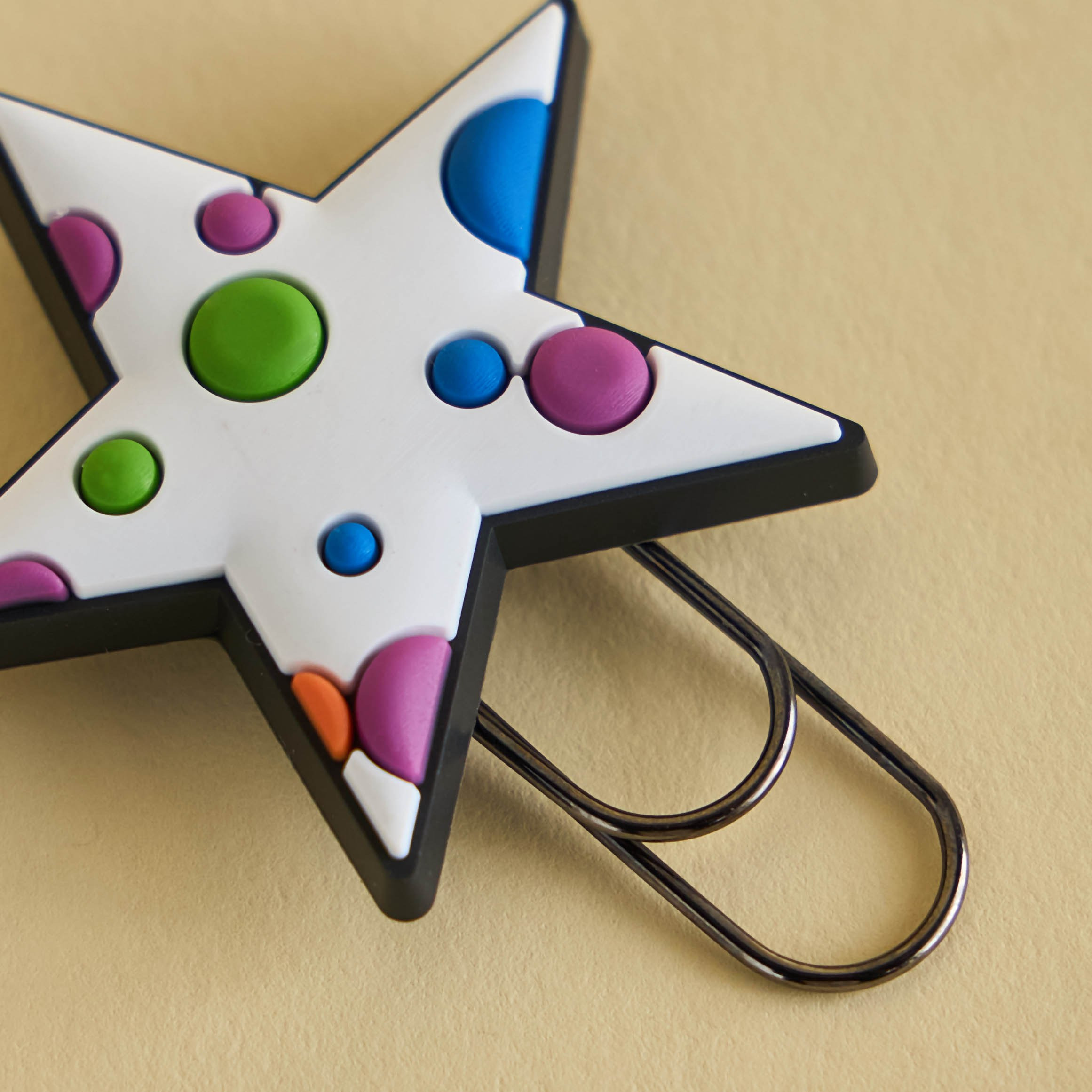 علامة مرجعية للكتب بتصميم نجمة-babyandkids-schoolessentials-stationery-image-2
