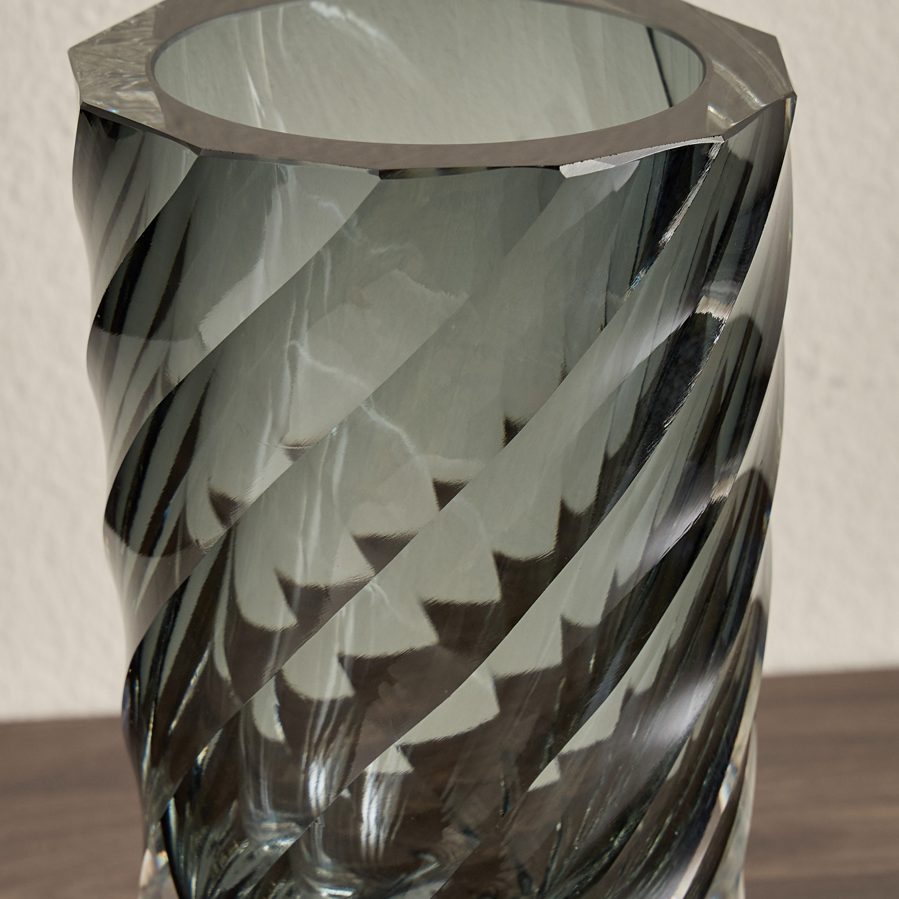 مزهرية زجاج بتصميم حلزوني - كومو - 19 سم-household-decor-vasesandbowls-image-2