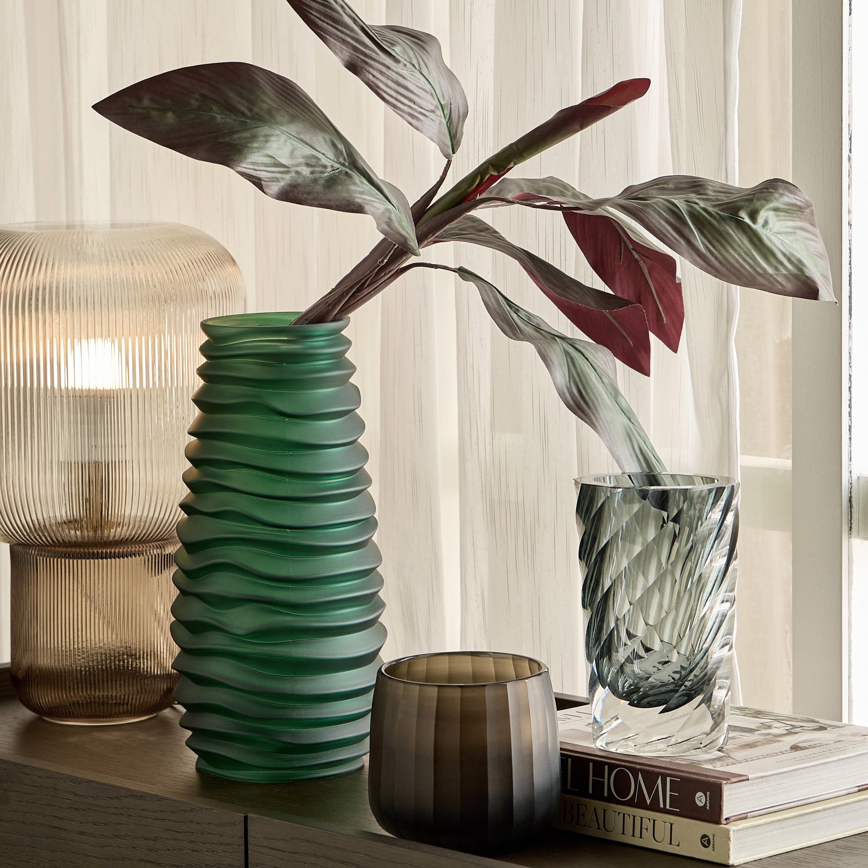 مزهرية زجاج بتصميم حلزوني - كومو - 19 سم-household-decor-vasesandbowls-image-3