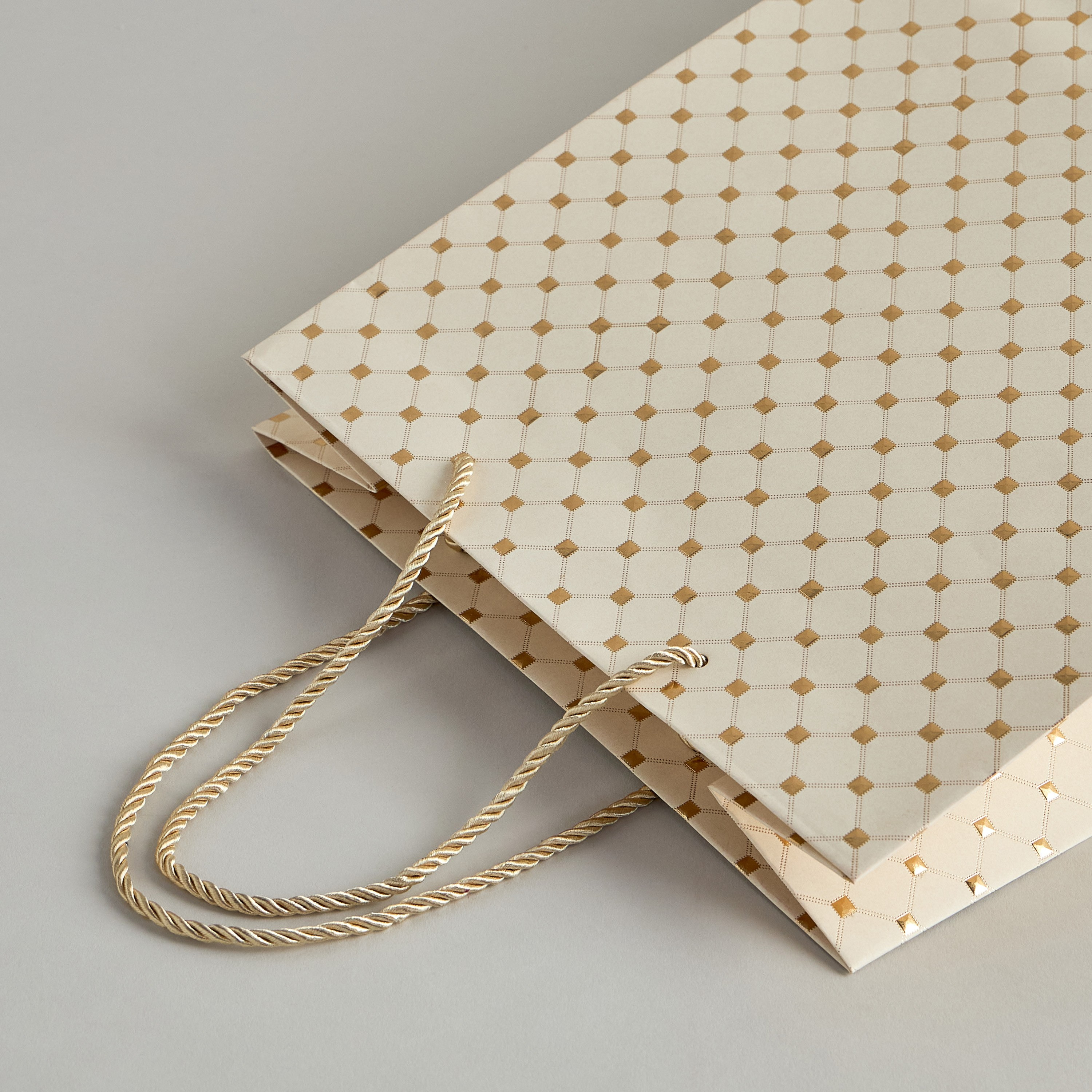 شنطة هدايا - مالوري- 30x14x43 سم-household-giftingaccessories-accessories-image-2