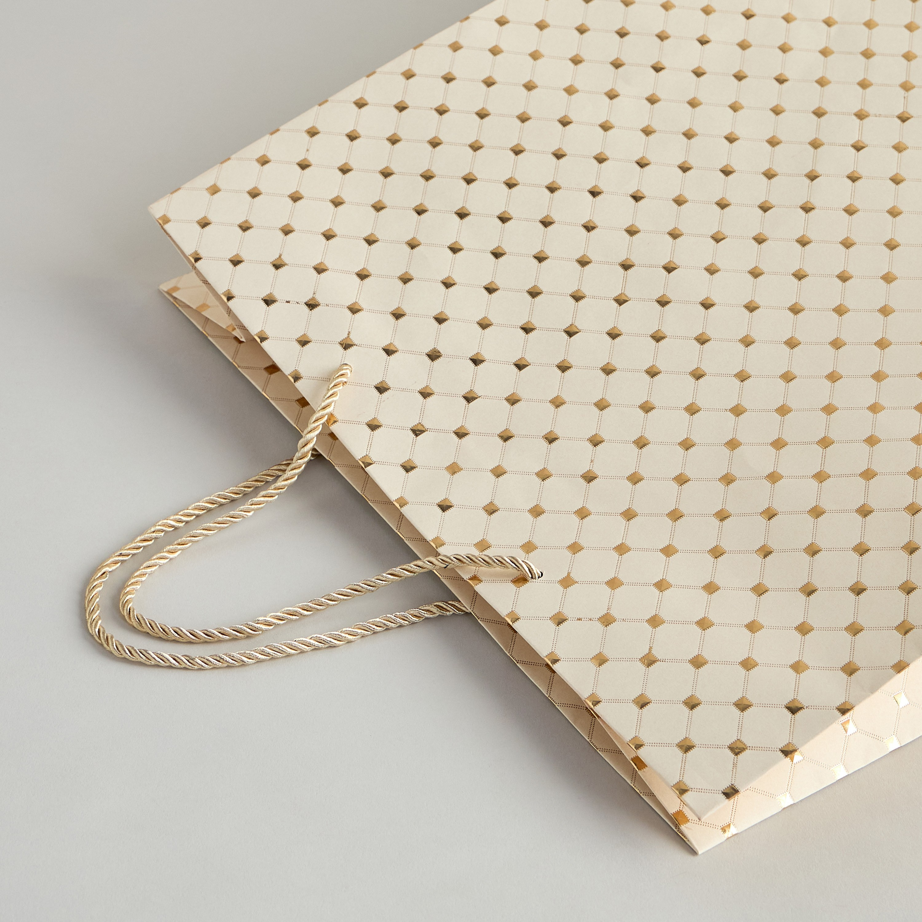 شنطة هدايا - مالوري- 40x16x55 سم-household-giftingaccessories-accessories-image-2