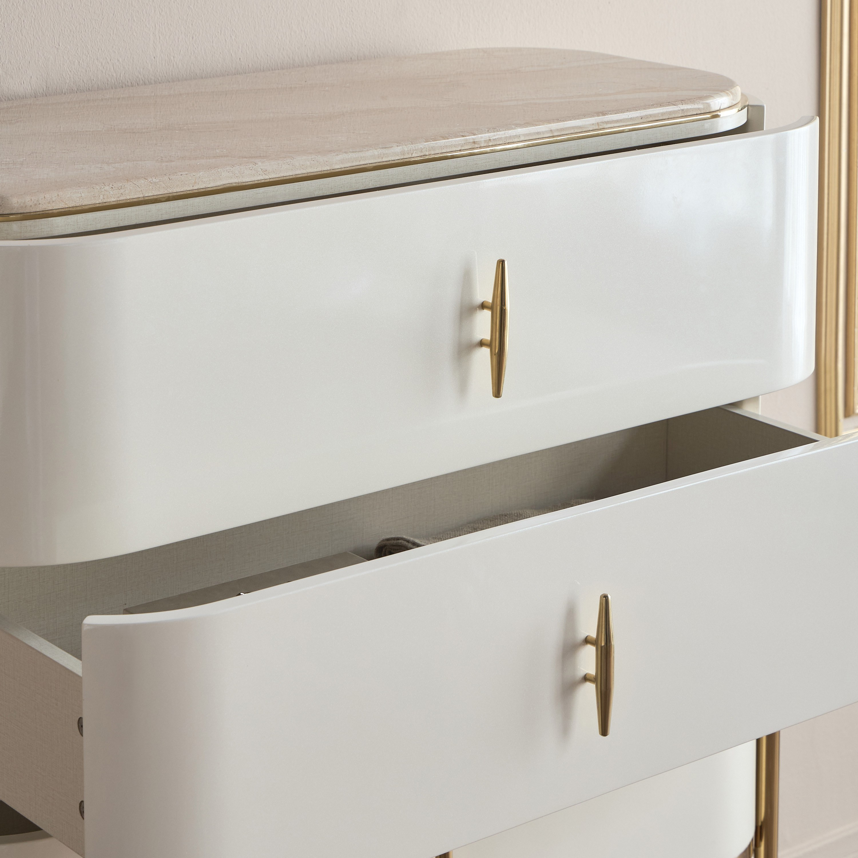 خزانة بـ 4 أدراج - أميرة-furniture-bedroom-chestofdrawers-image-5